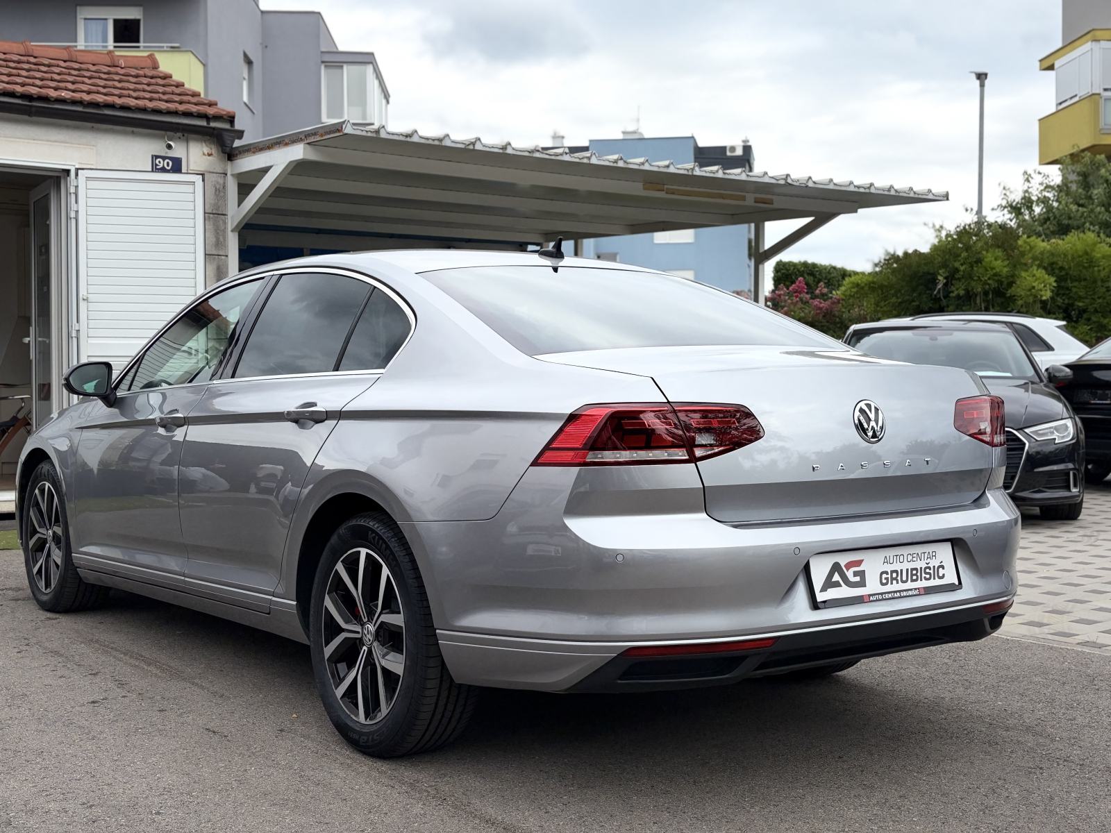 VW Passat 2,0 TDI DSG *Automatik* *Top stanje!* *Nove gume* *Jamstvo*, fotografija 7