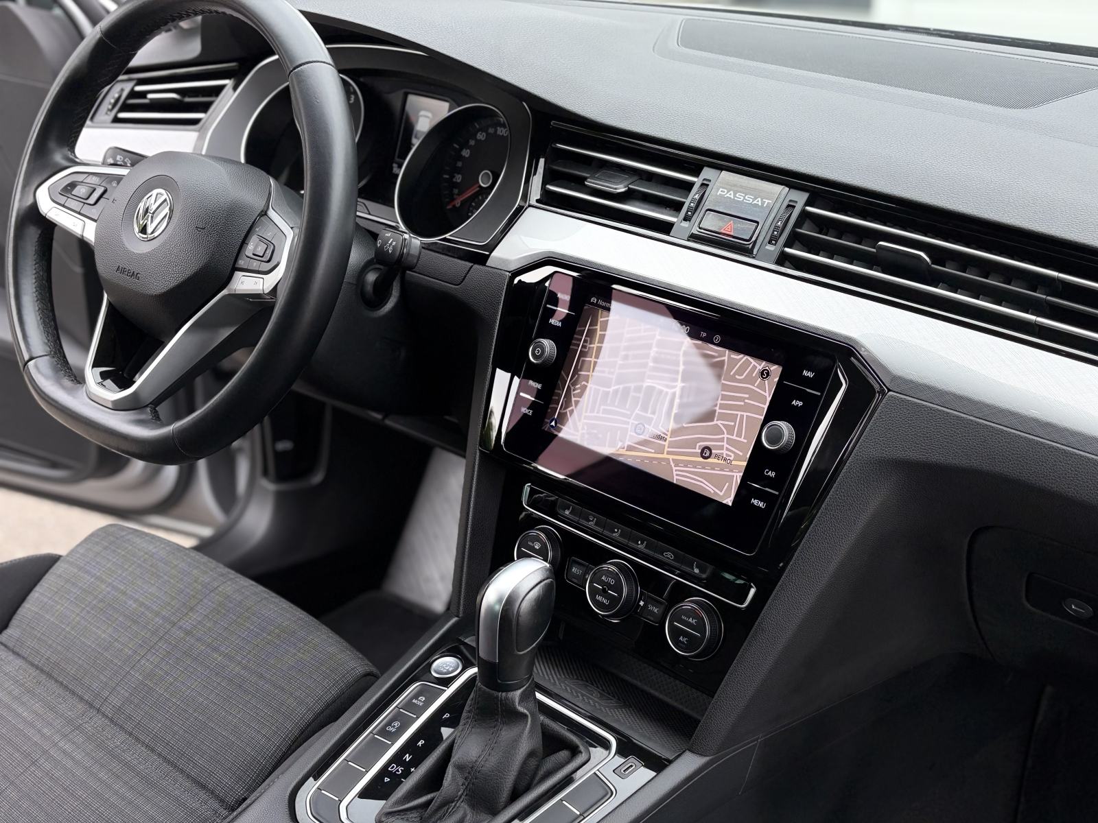 VW Passat 2,0 TDI DSG *Automatik* *Top stanje!* *Nove gume* *Jamstvo*, fotografija 18