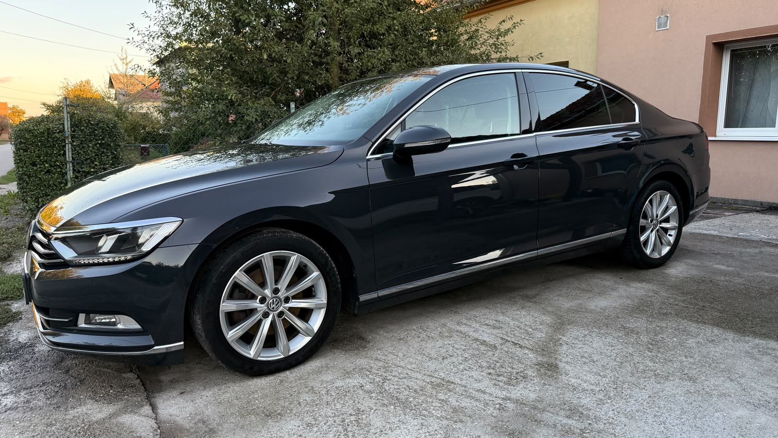 VW Passat B8 2.0 TDI 110kW DSG High/R Line, servisna, acc, reg. 6/2027, pogled izvana - slika 1