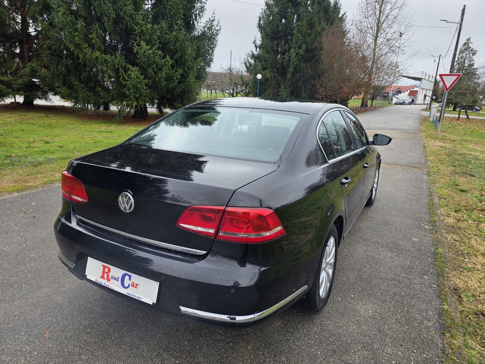 VW Passat 2,0 TDI DSG,NAVI,2XPDC JAMSTVO VELIKI SERVIS NAPRAVLJEN, fotografija 4