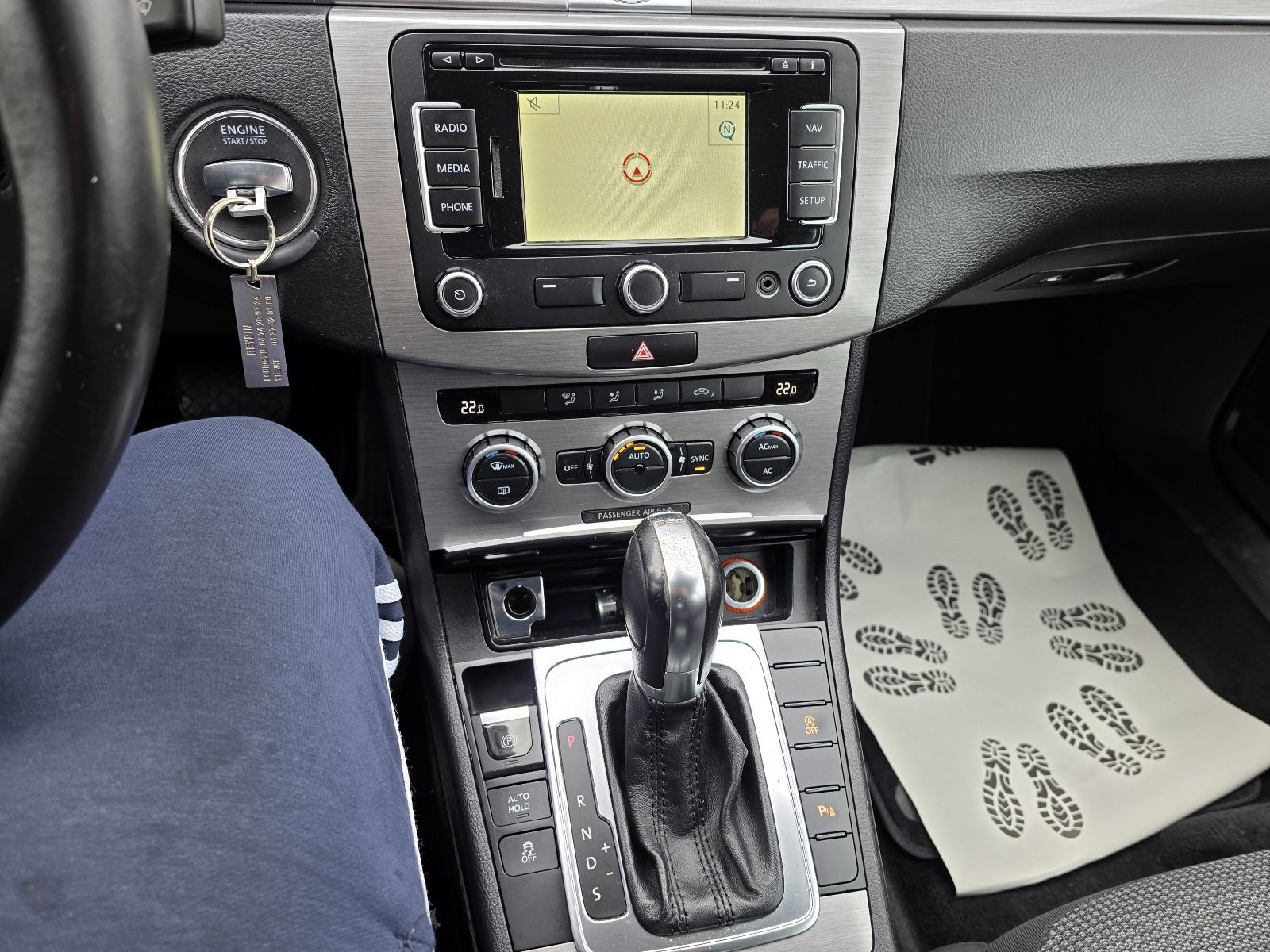 VW Passat 2,0 TDI DSG,NAVI,2XPDC JAMSTVO VELIKI SERVIS NAPRAVLJEN, fotografija 8