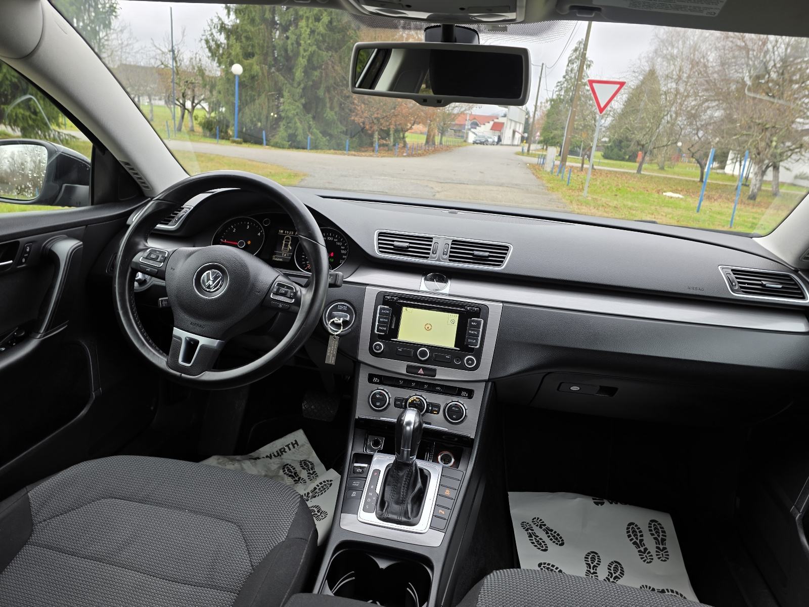 VW Passat 2,0 TDI DSG,NAVI,2XPDC JAMSTVO VELIKI SERVIS NAPRAVLJEN, fotografija 9