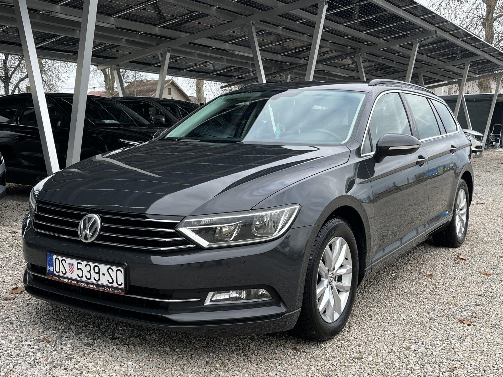 VW Passat 2,0 TDI DSG - NAVI,2xPDC,FRONT ASSIST, REG. 07/2026, fotografija 2