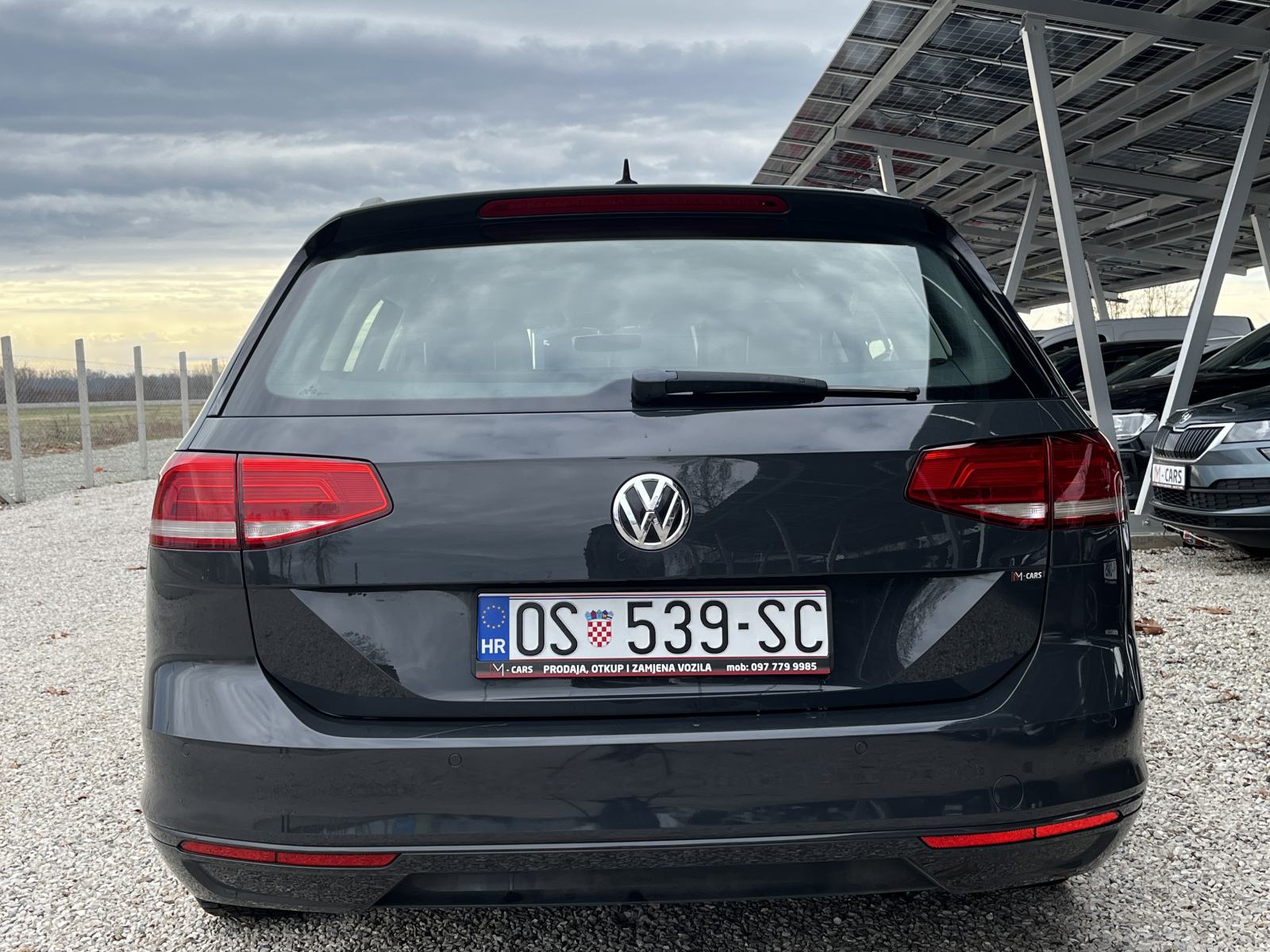 VW Passat 2,0 TDI DSG - NAVI,2xPDC,FRONT ASSIST, REG. 07/2026, fotografija 4
