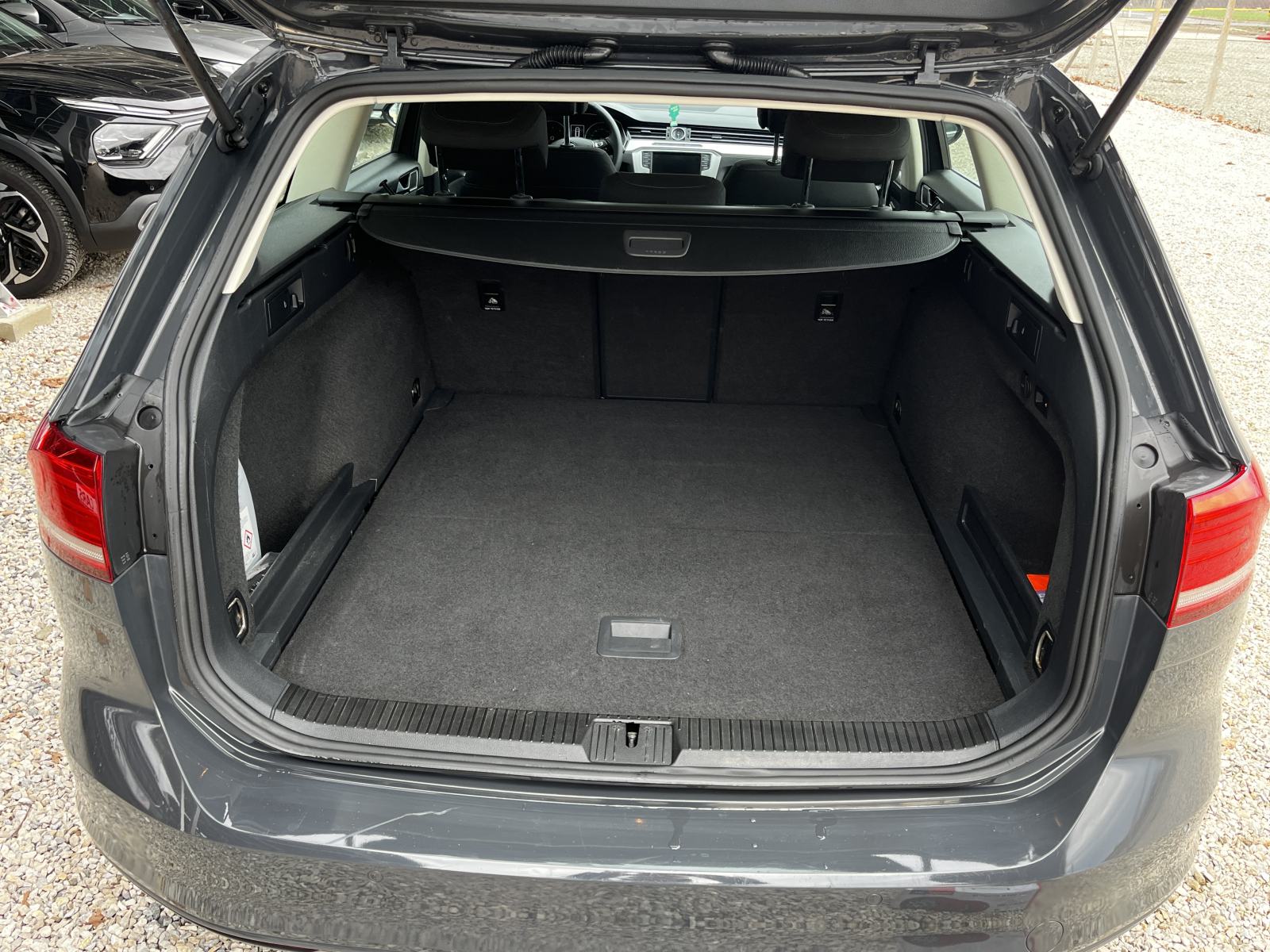 VW Passat 2,0 TDI DSG - NAVI,2xPDC,FRONT ASSIST, REG. 07/2026, fotografija 10