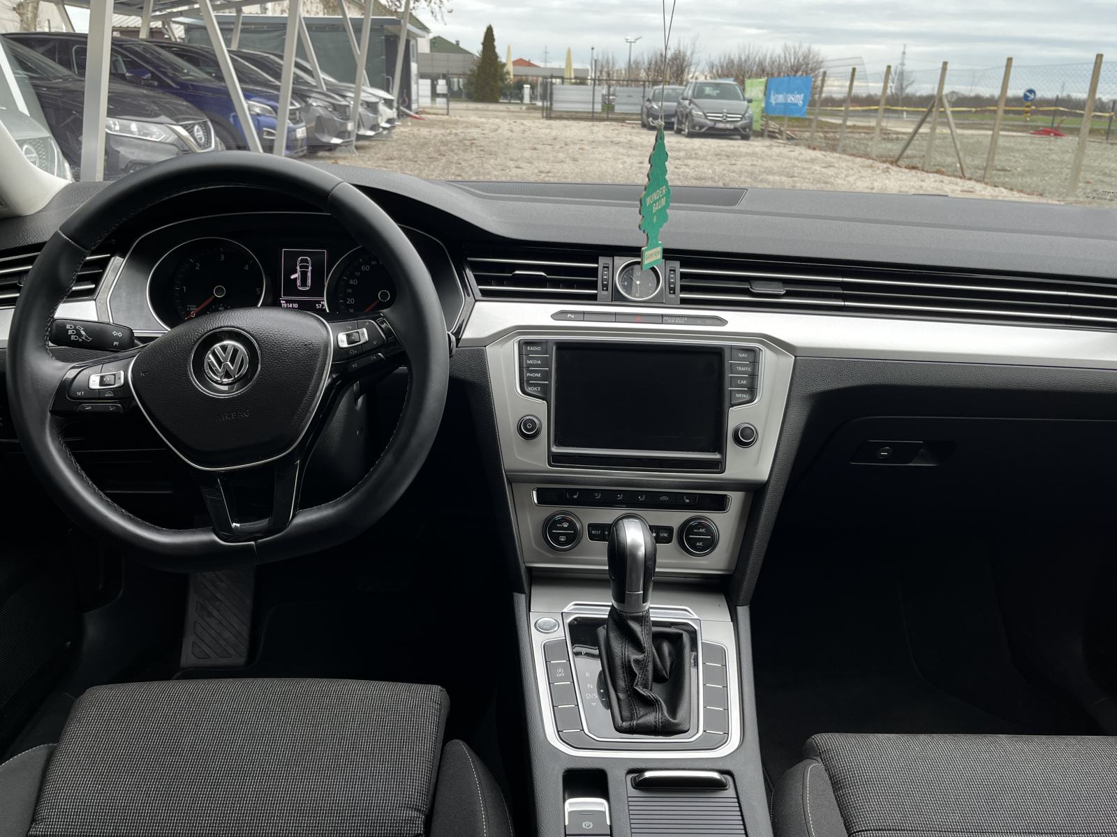 VW Passat 2,0 TDI DSG - NAVI,2xPDC,FRONT ASSIST, REG. 07/2026, fotografija 11