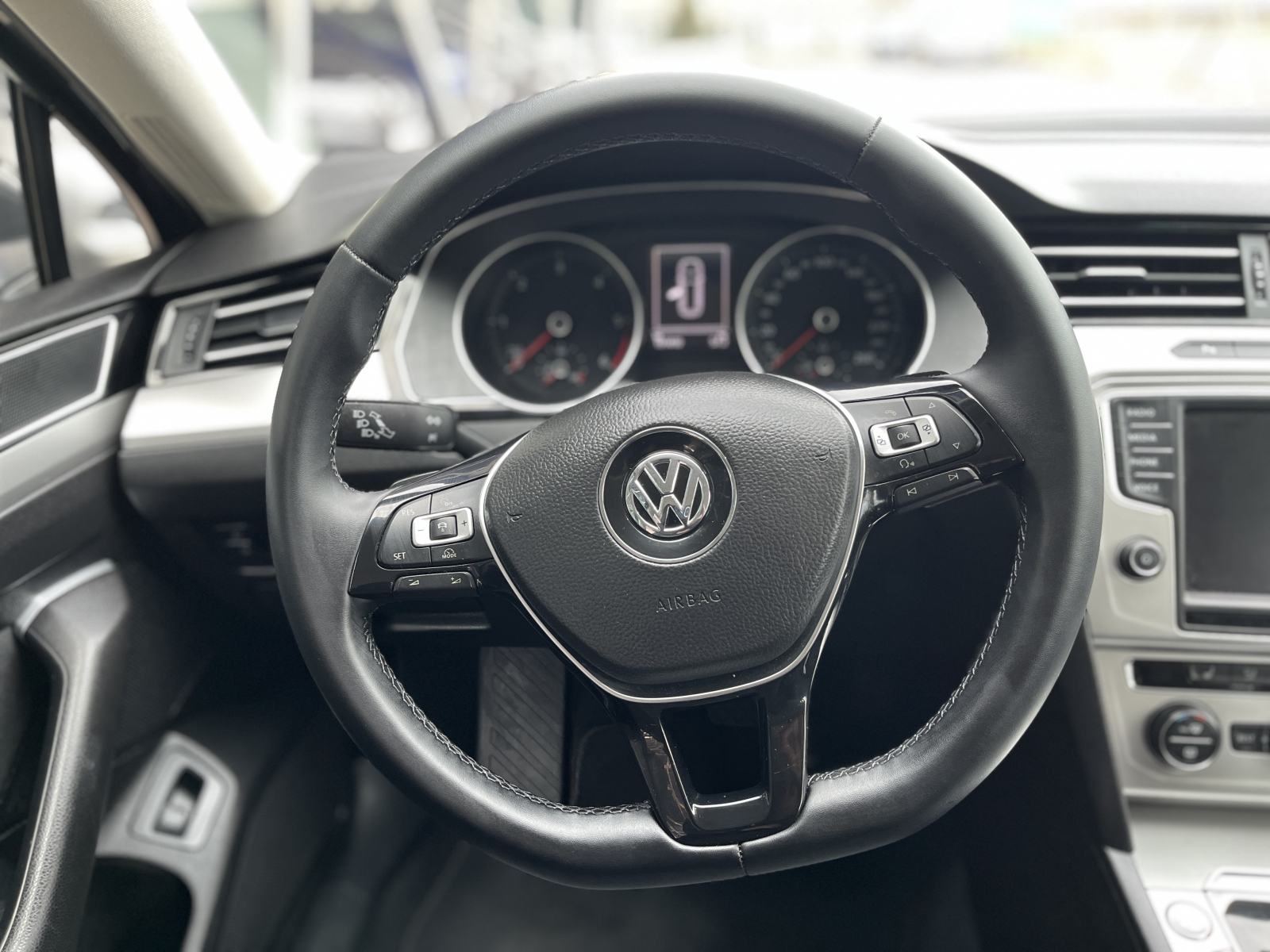 VW Passat 2,0 TDI DSG - NAVI,2xPDC,FRONT ASSIST, REG. 07/2026, fotografija 12