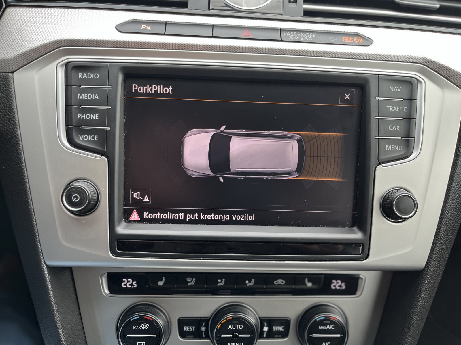VW Passat 2,0 TDI DSG - NAVI,2xPDC,FRONT ASSIST, REG. 07/2026, fotografija 20