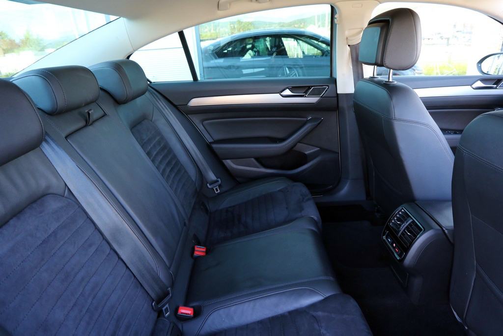 VW Passat 2.0 TDI DSG-Tiptronik R-Line VIRTUAL COCKPIT -LED- 150 KS, fotografija 7