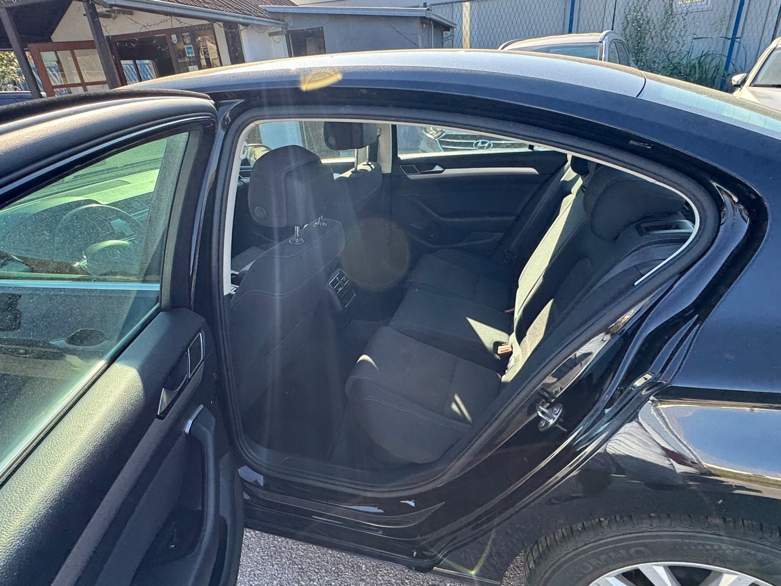 VW Passat 2,0 TDI*HR AUTO *SERVISNA *, fotografija 15
