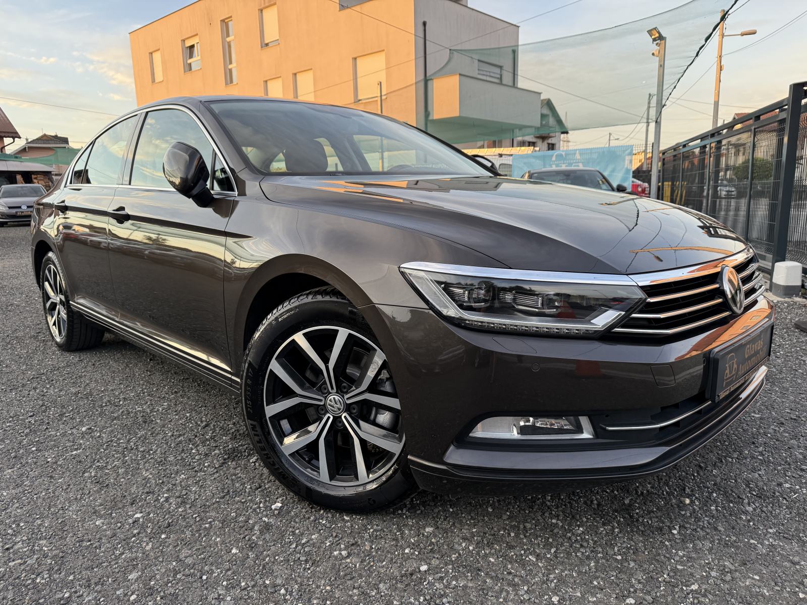 VW Passat 2,0 TDI NAVI,MATRIX,LED,ALU 17",PDC,JAMSTVO,TOP STANJE!, fotografija 2