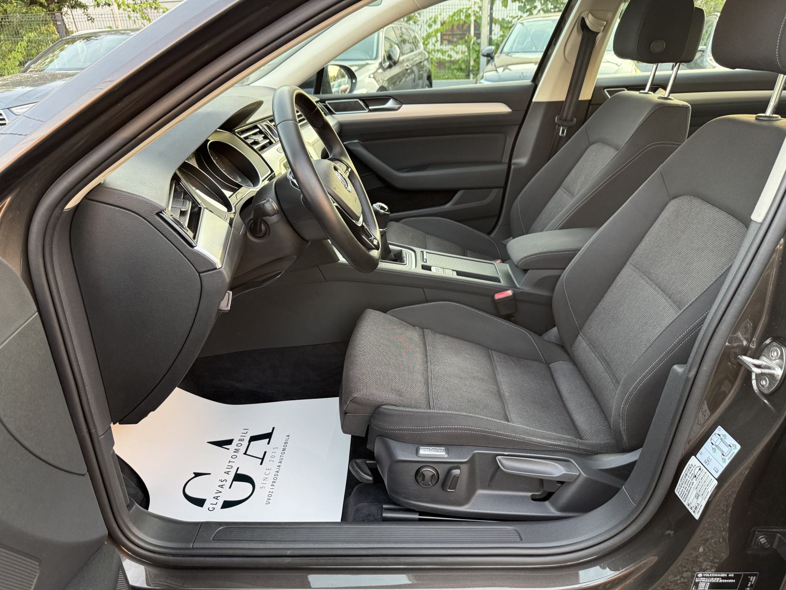 VW Passat 2,0 TDI NAVI,MATRIX,LED,ALU 17",PDC,JAMSTVO,TOP STANJE!, fotografija 11