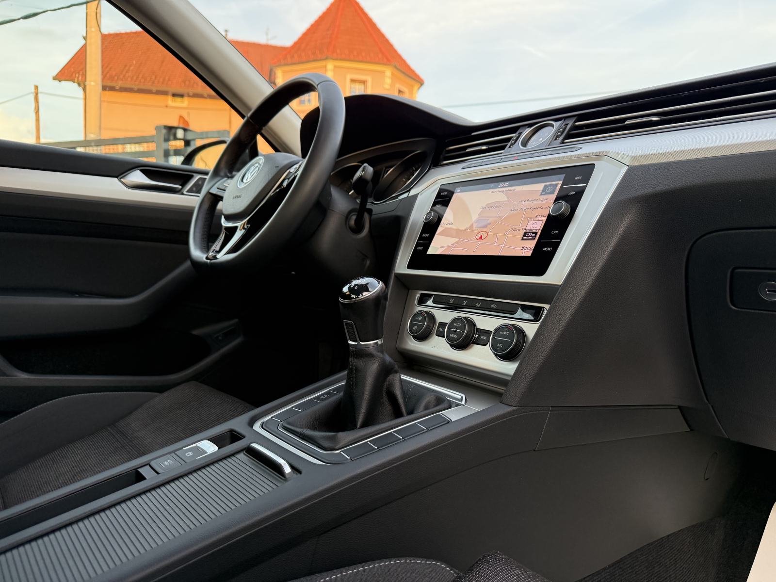 VW Passat 2,0 TDI NAVI,MATRIX,LED,ALU 17",PDC,JAMSTVO,TOP STANJE!, fotografija 19