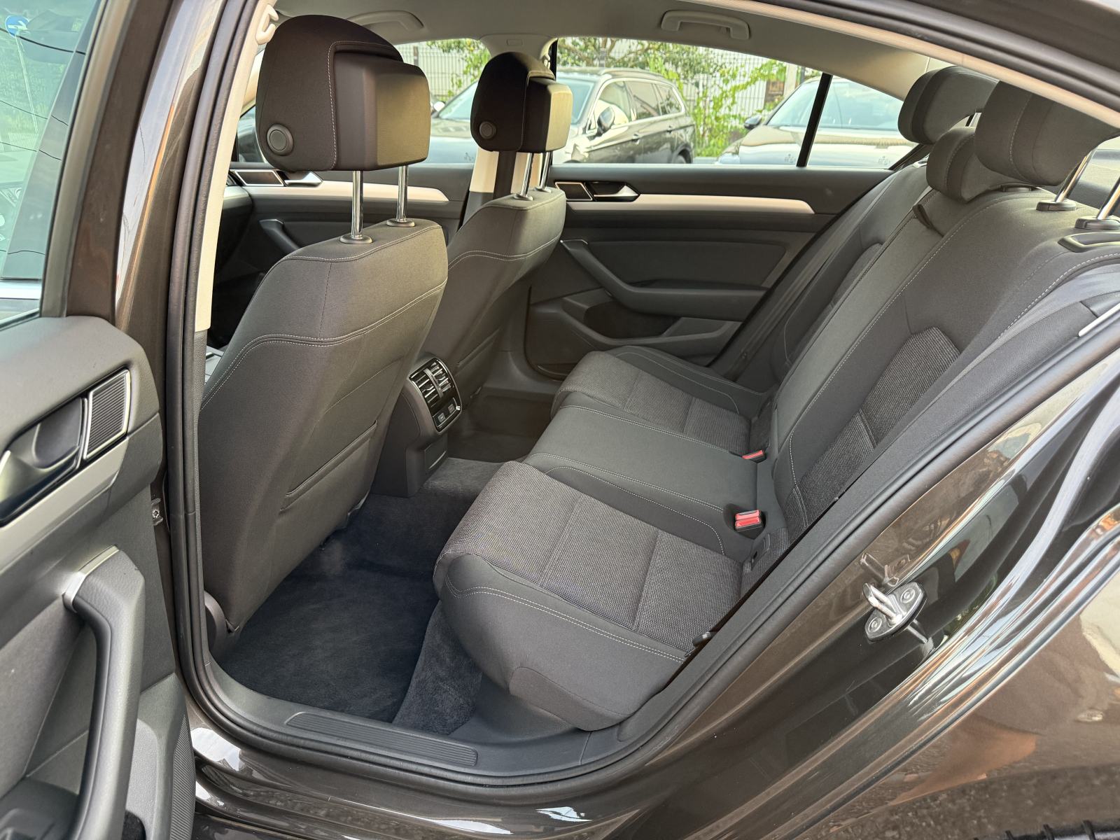 VW Passat 2,0 TDI NAVI,MATRIX,LED,ALU 17",PDC,JAMSTVO,TOP STANJE!, fotografija 20