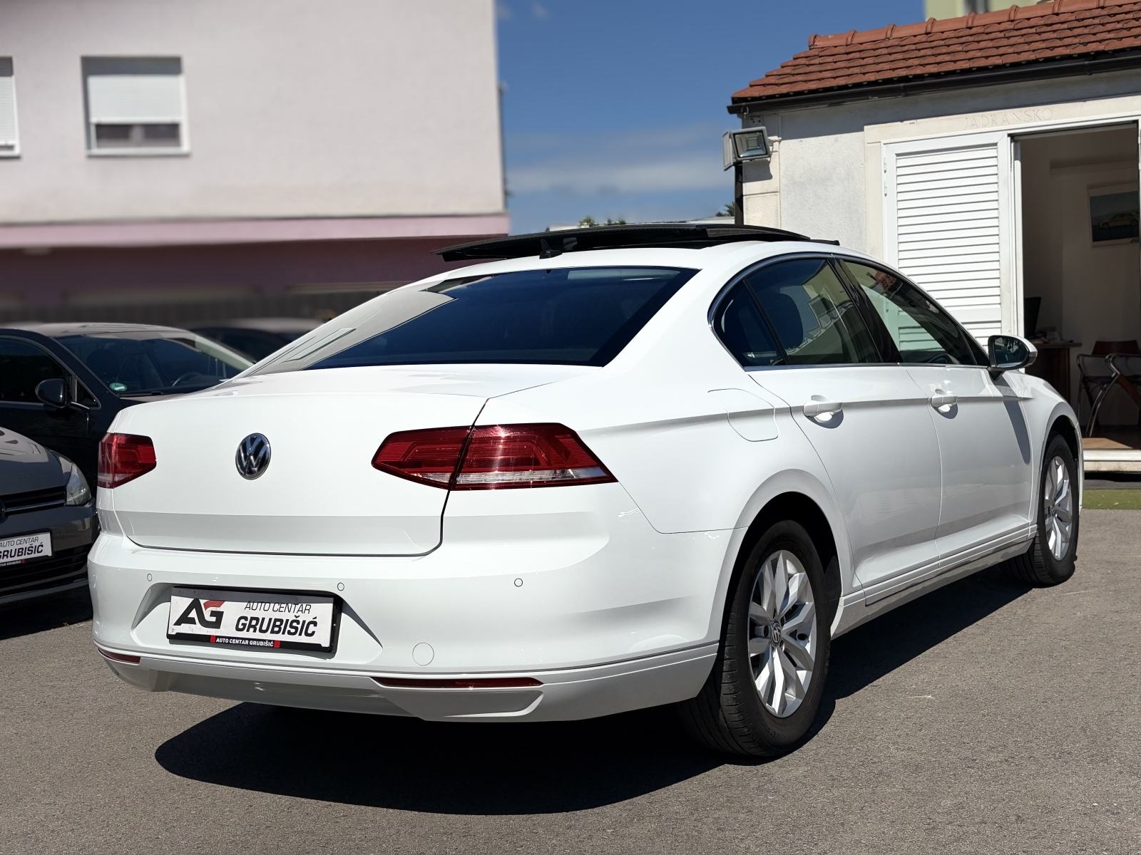 VW Passat 2,0 TDI *Panorama* *Matrix* *Veliki servis* *Jamstvo*, fotografija 9