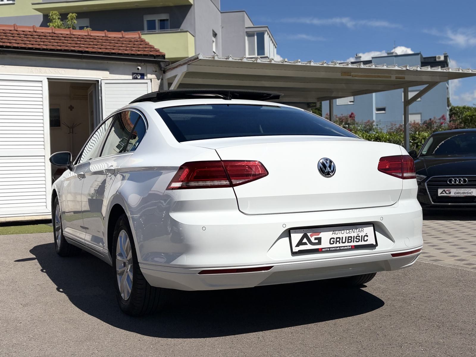 VW Passat 2,0 TDI *Panorama* *Matrix* *Veliki servis* *Jamstvo*, fotografija 12
