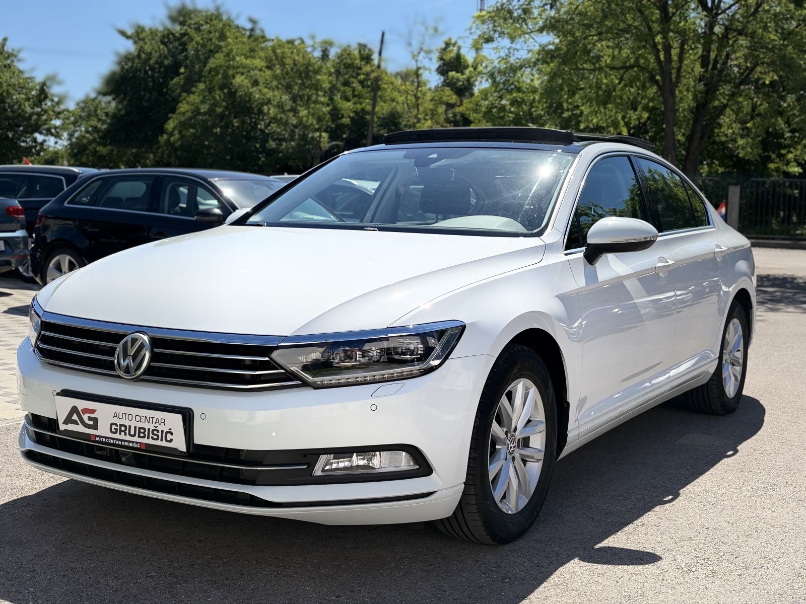 VW Passat 2,0 TDI *Panorama* *Matrix* *Veliki servis* *Jamstvo*, fotografija 3