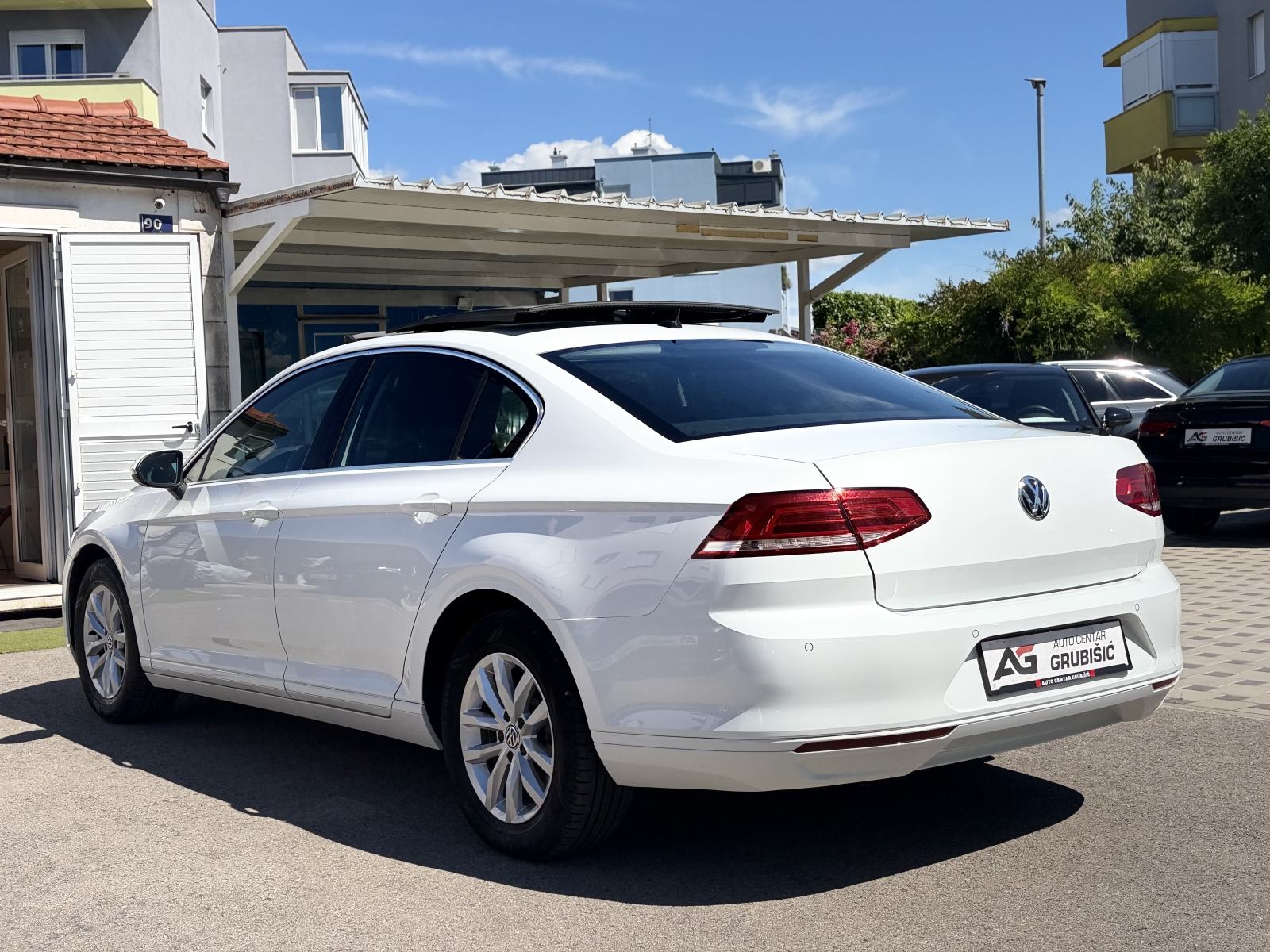 VW Passat 2,0 TDI *Panorama* *Matrix* *Veliki servis* *Jamstvo*, fotografija 8
