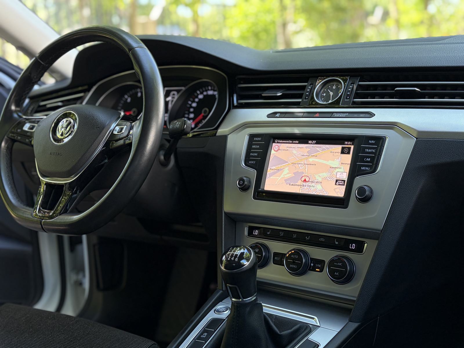 VW Passat 2,0 TDI *Panorama* *Matrix* *Veliki servis* *Jamstvo*, fotografija 17