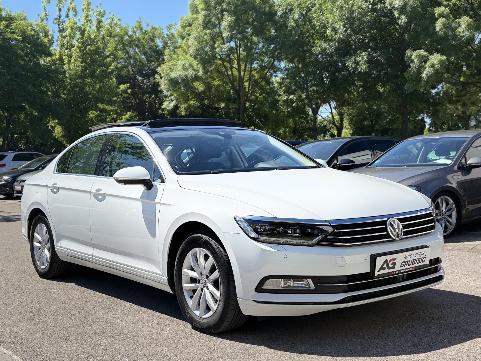 VW Passat 2,0 TDI *Panorama* *Matrix* *Veliki servis* *Jamstvo*, fotografija 6