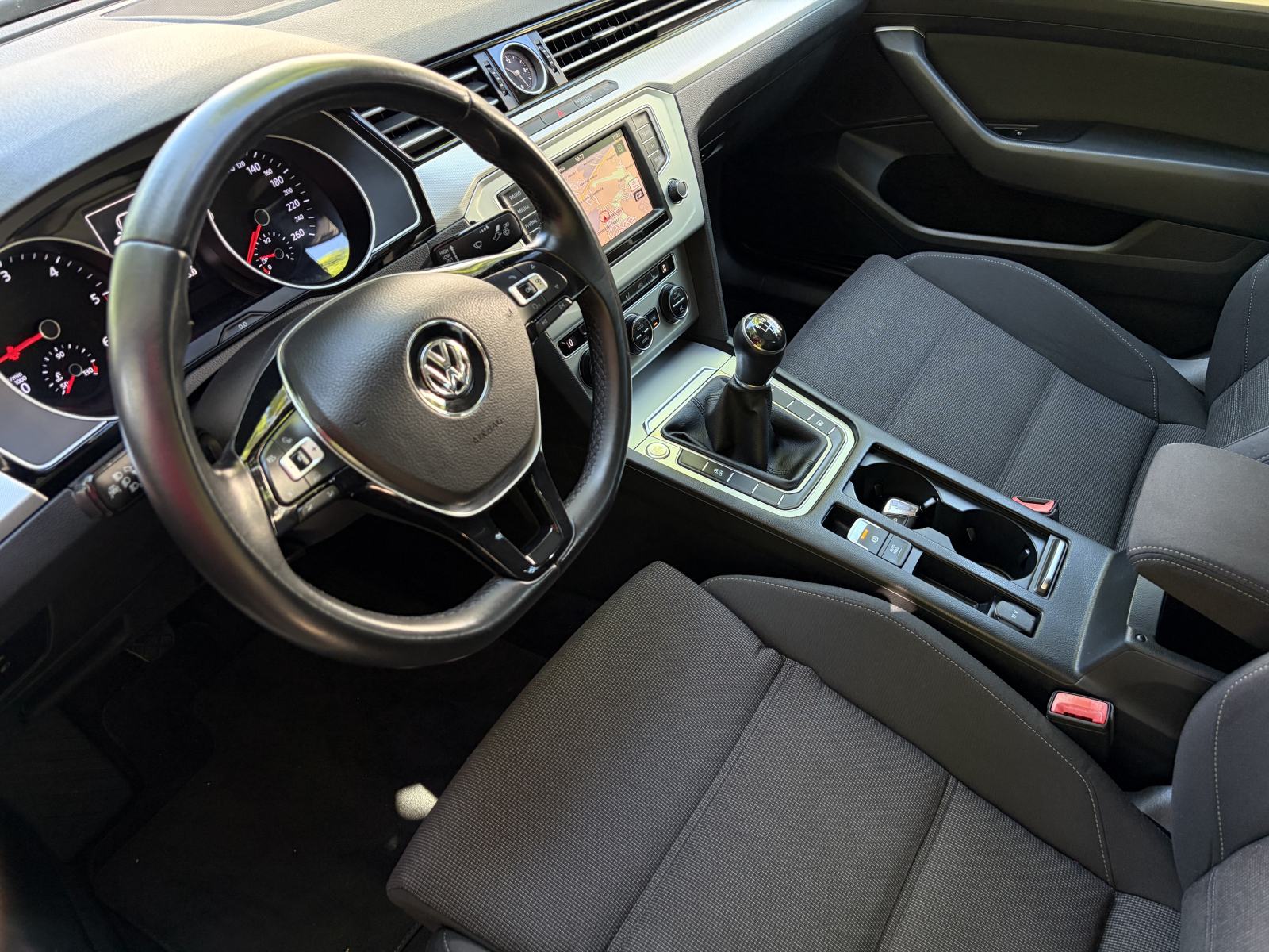 VW Passat 2,0 TDI *Panorama* *Matrix* *Veliki servis* *Jamstvo*, fotografija 19