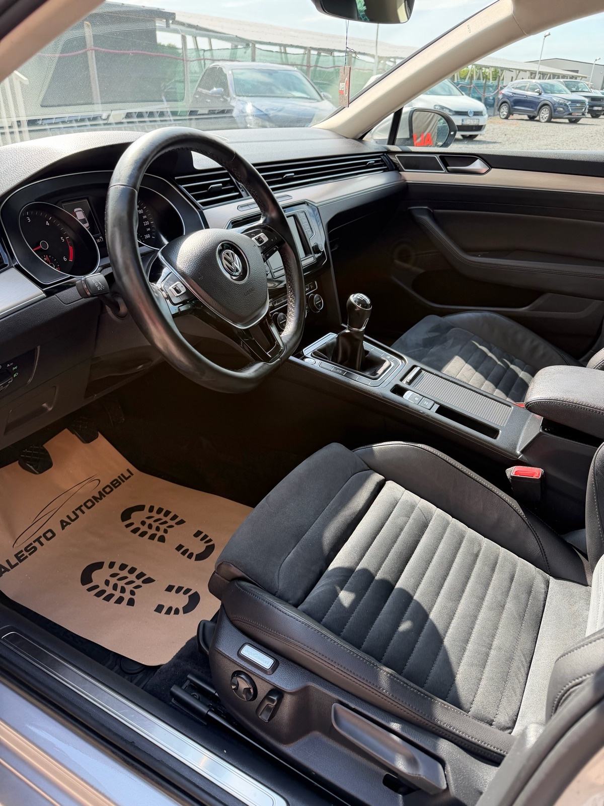VW PASSAT 2.0 TDI,R LINE,HIGH LINE,PANORAMA,TOP STANJE!!!, fotografija 15