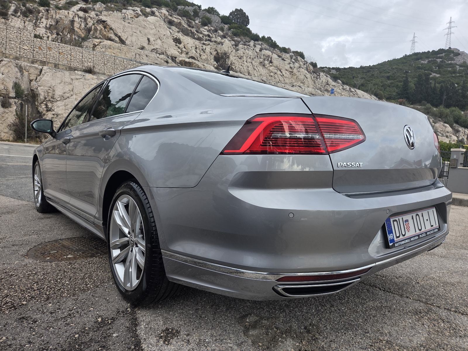 VW Passat 2,0 TDI R-LINE ** NIJE UVOZ ** JAMSTVO !!, fotografija 8