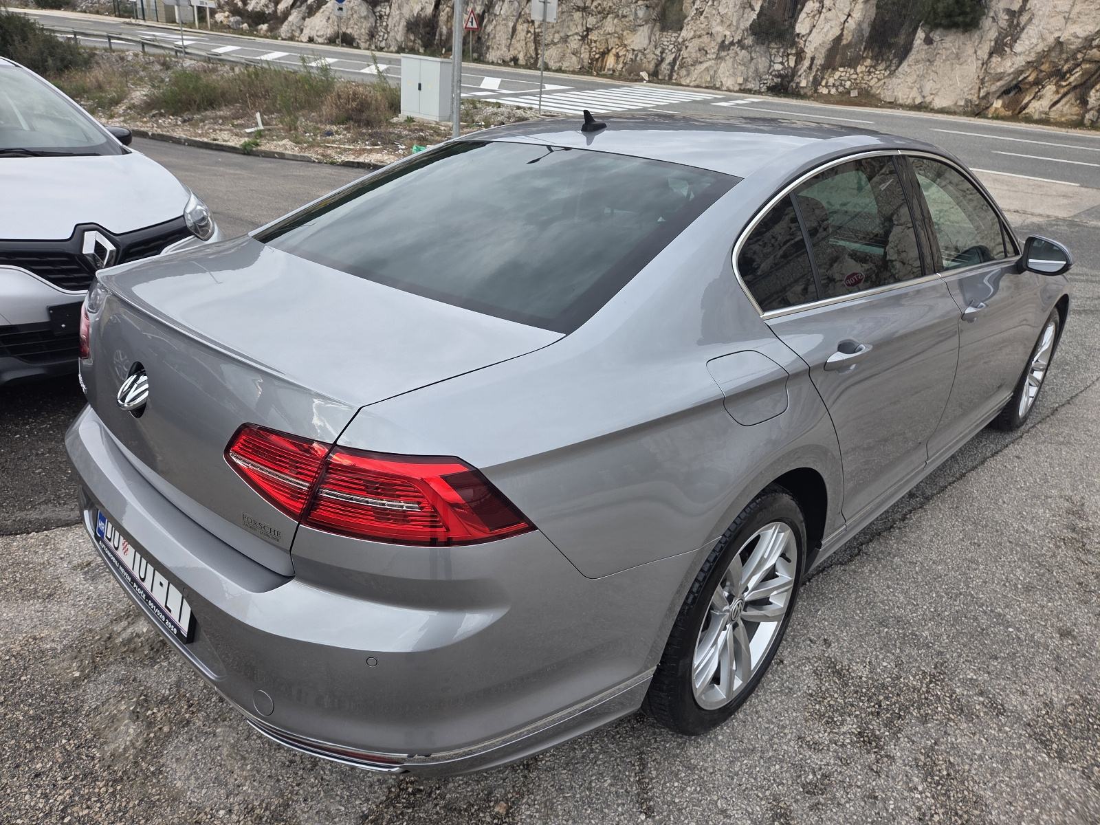 VW Passat 2,0 TDI R-LINE ** NIJE UVOZ ** JAMSTVO !!, fotografija 5