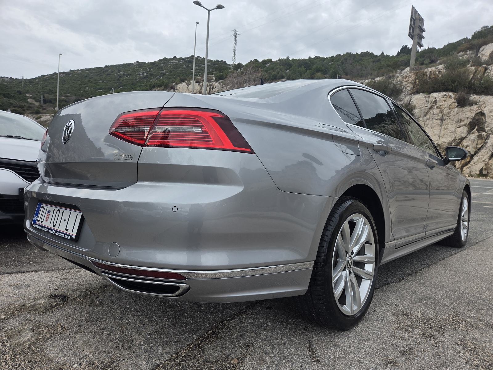 VW Passat 2,0 TDI R-LINE ** NIJE UVOZ ** JAMSTVO !!, fotografija 6