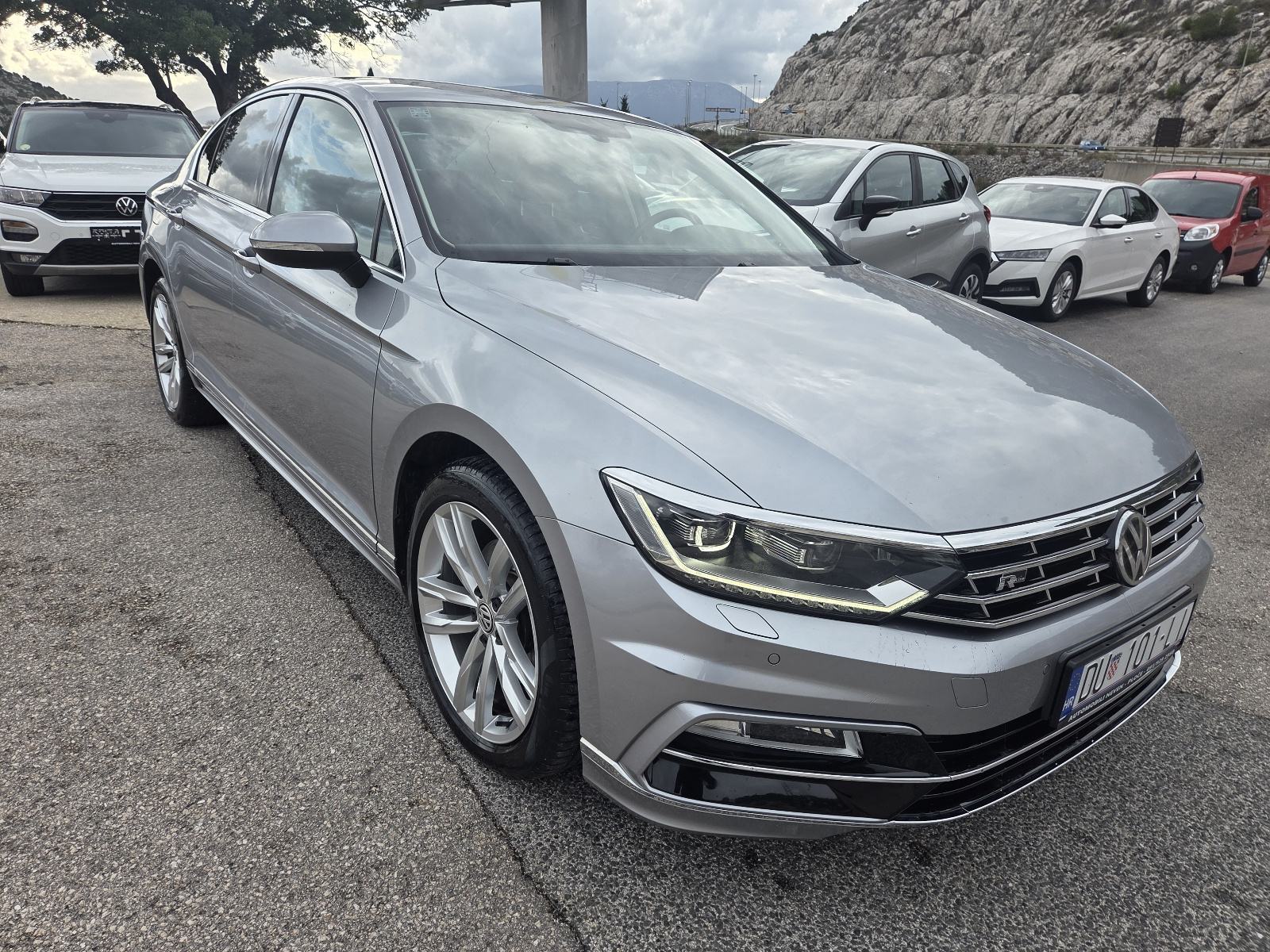 VW Passat 2,0 TDI R-LINE ** NIJE UVOZ ** JAMSTVO !!, fotografija 3