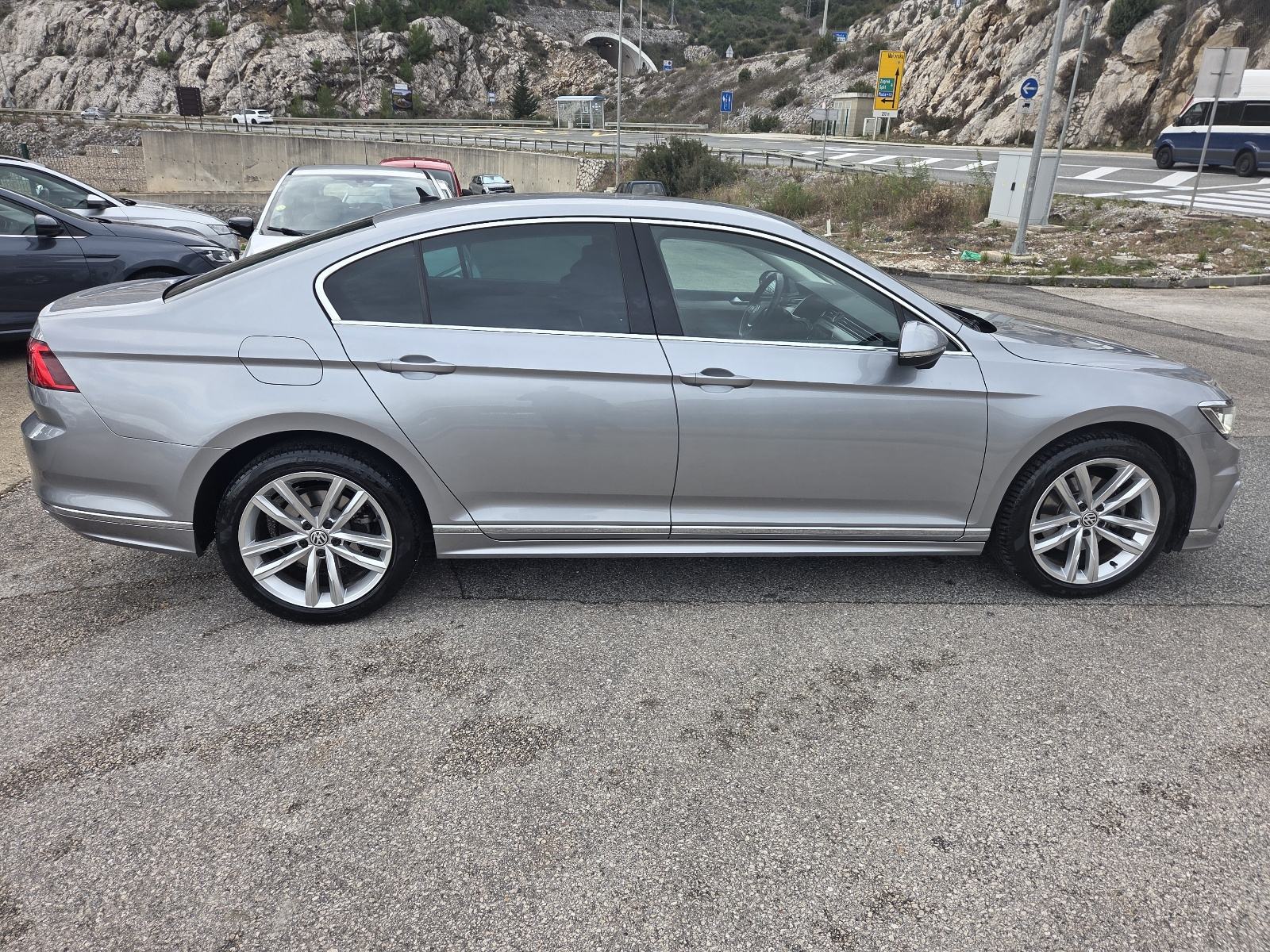 VW Passat 2,0 TDI R-LINE ** NIJE UVOZ ** JAMSTVO !!, fotografija 4