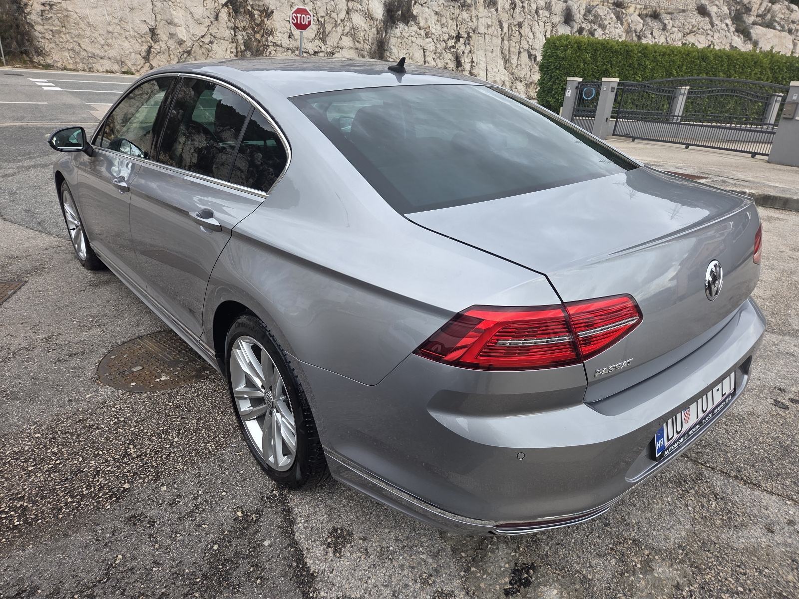 VW Passat 2,0 TDI R-LINE ** NIJE UVOZ ** JAMSTVO !!, fotografija 9