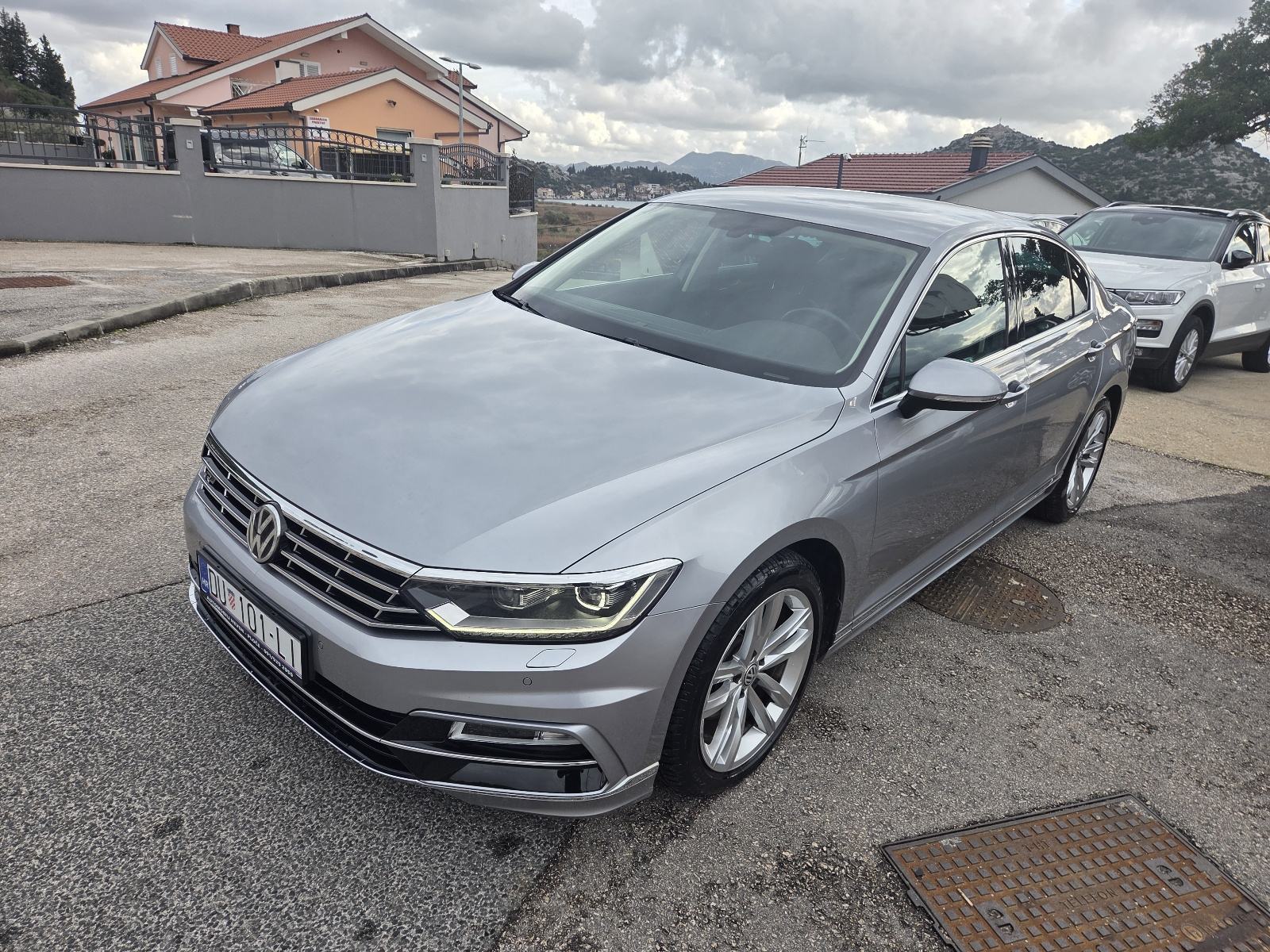 VW Passat 2,0 TDI R-LINE ** NIJE UVOZ ** JAMSTVO !!, fotografija 11