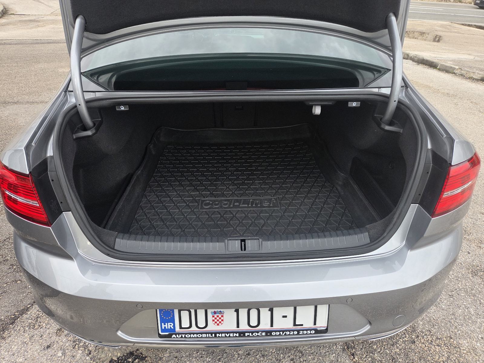 VW Passat 2,0 TDI R-LINE ** NIJE UVOZ ** JAMSTVO !!, fotografija 20