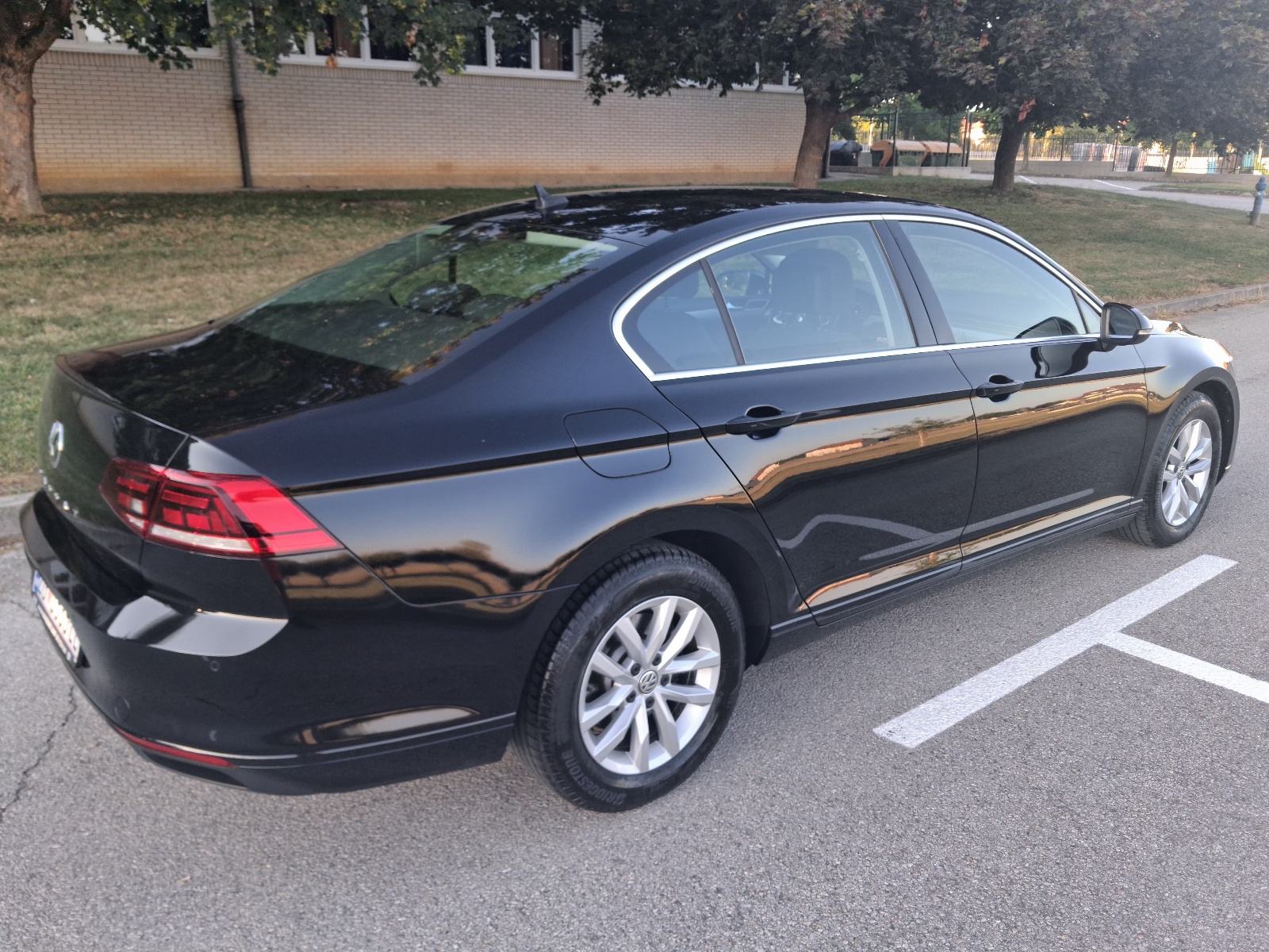 VW Passat 2,0 TDI DSG *F1*BUSINESS*LED*NAVI*128000km*, fotografija 2
