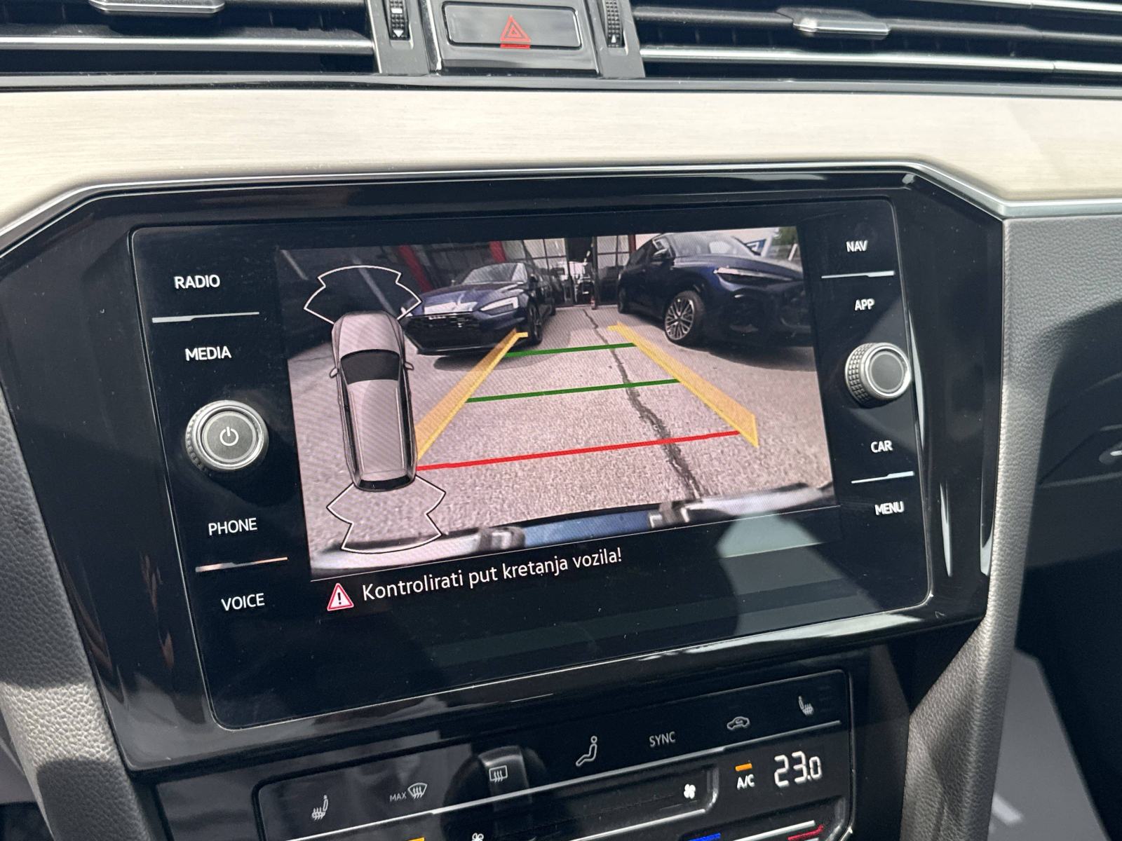 VW PASSAT 2022 • PREMIUM jamstvo • AutoZubak Rabljena, fotografija 19