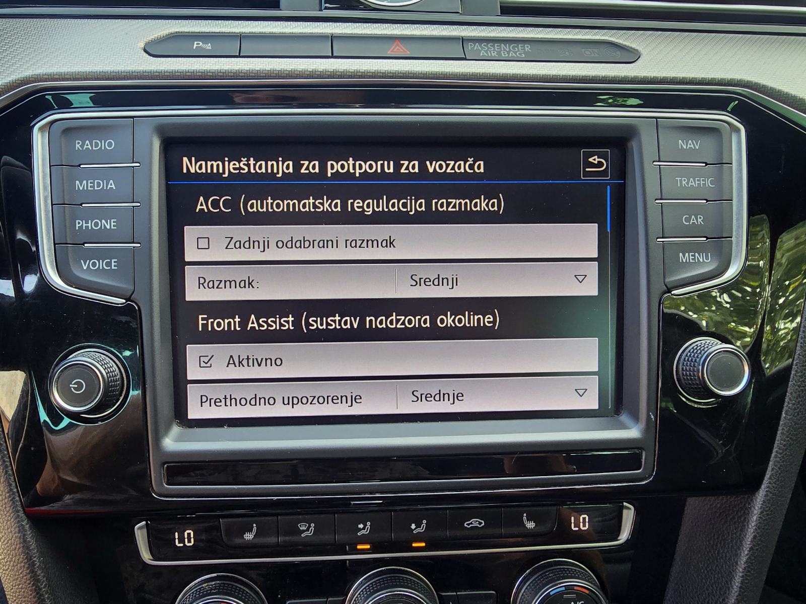 VW Passat 3x R-Line - Full Oprema - Reg. do 07/27 *140kW*, fotografija 17