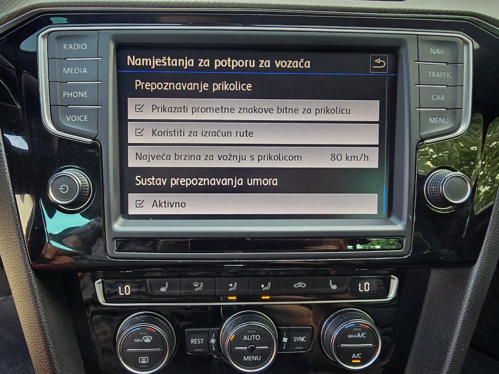 VW Passat 3x R-Line - Full Oprema - Reg. do 07/27 *140kW*, fotografija 18