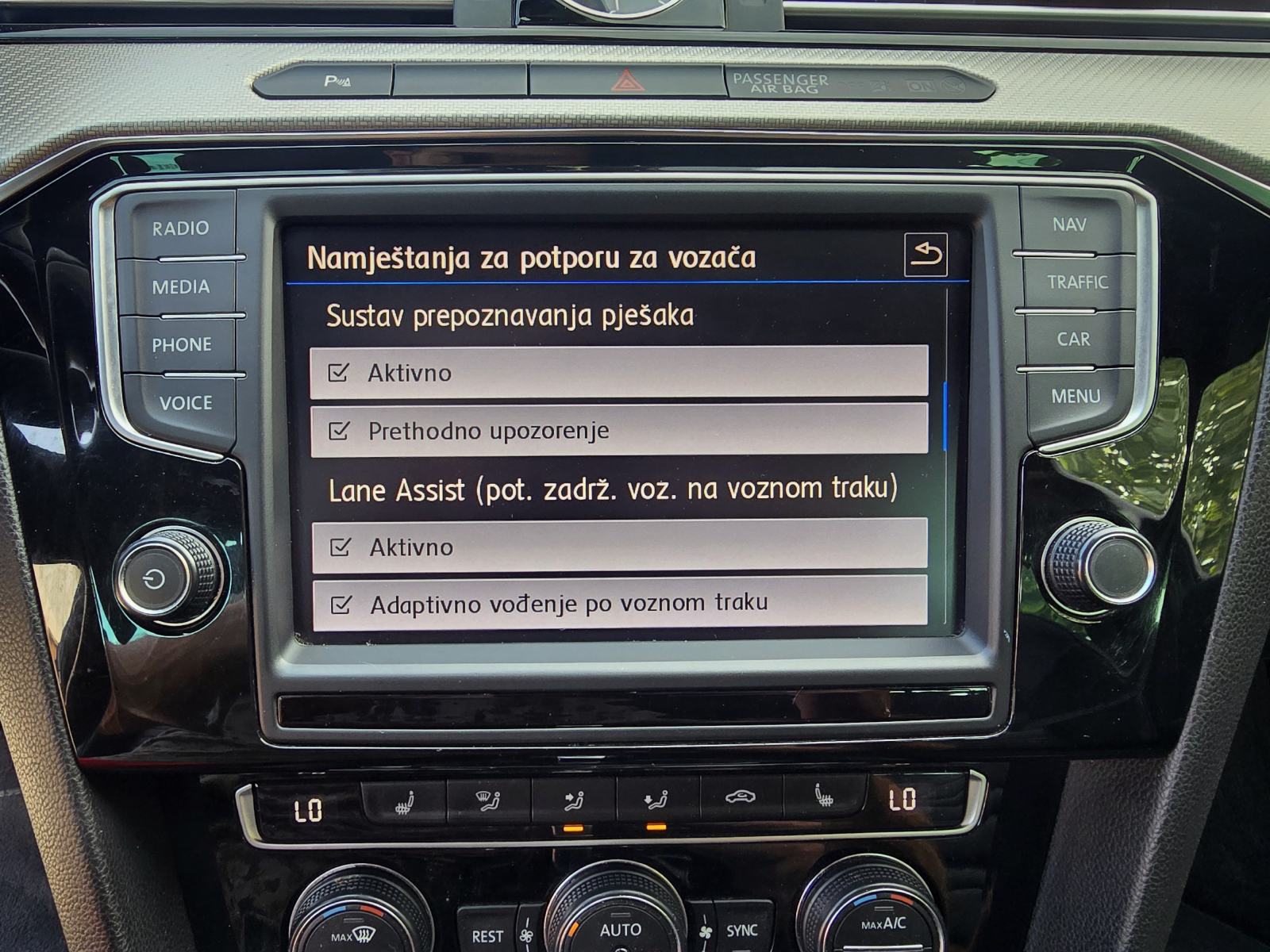 VW Passat 3x R-Line - Full Oprema - Reg. do 07/27 *140kW*, fotografija 19