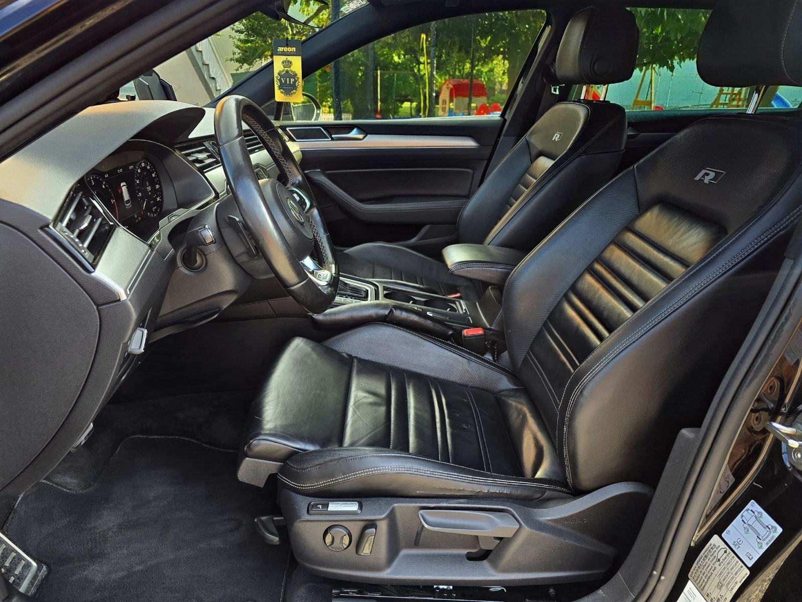 VW Passat 3x R-Line - Full Oprema - Reg. do 07/27 *140kW*, fotografija 13