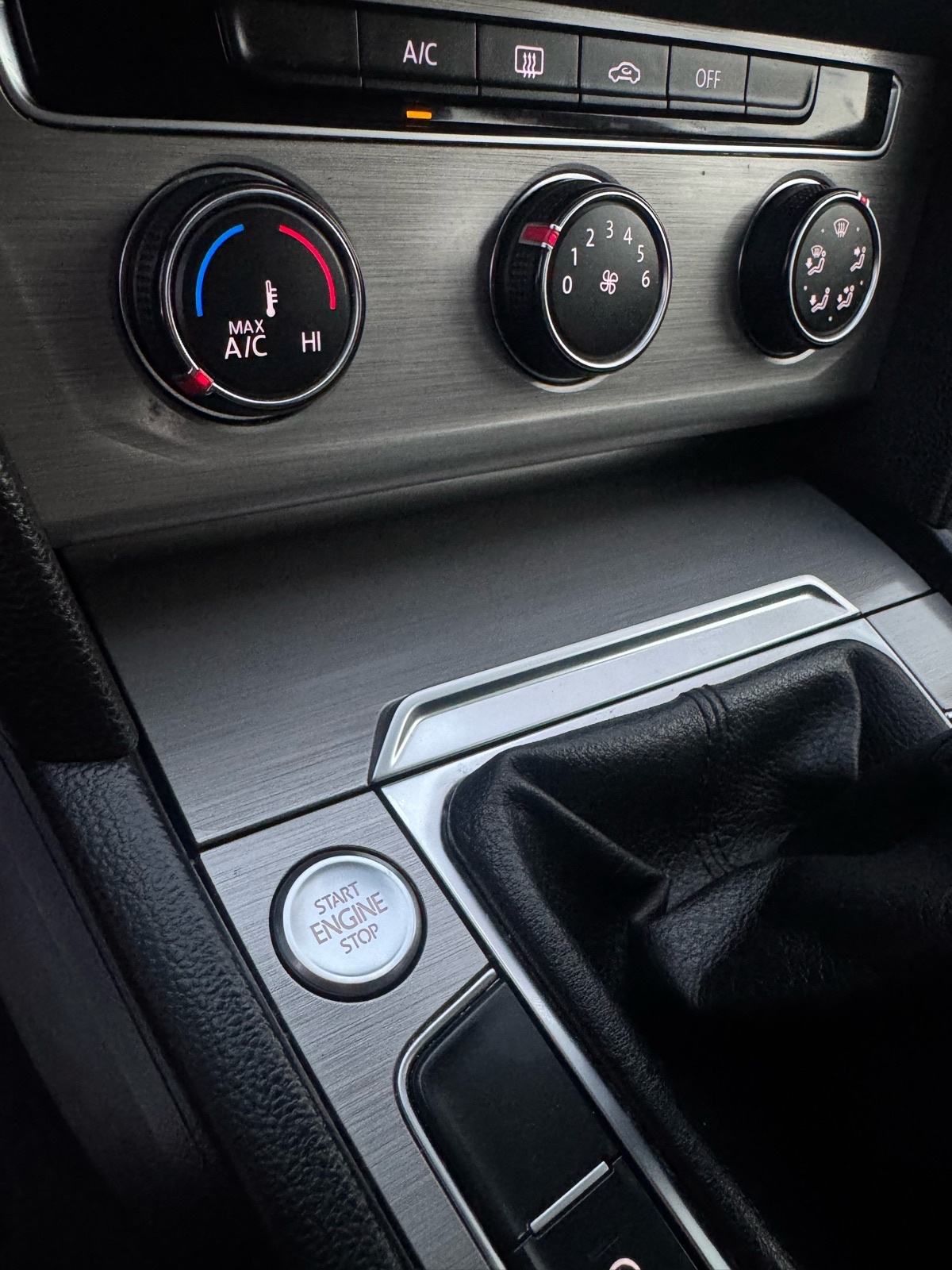 VW Passat B8 1,6 TDI —Mod 2016—REG.GOD.DANA—NAPRAVLJEN SERVIS—TEMP—TOP, fotografija 20
