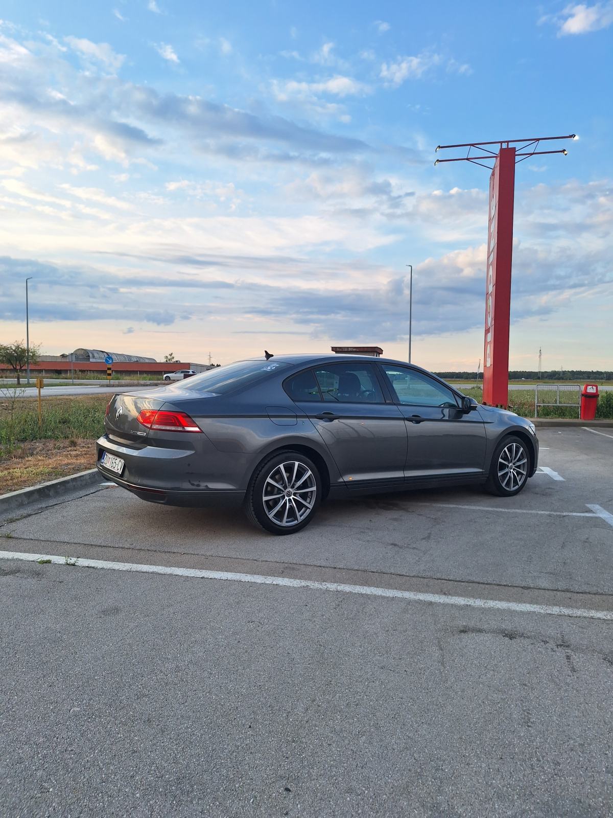 VW Passat B8 2.0 TDI 150 KS | 2015 | Servisna knj, fotografija 3
