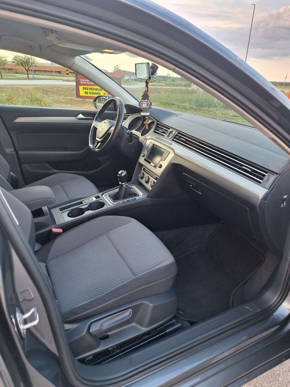 VW Passat B8 2.0 TDI 150 KS | 2015 | Servisna knj, fotografija 8