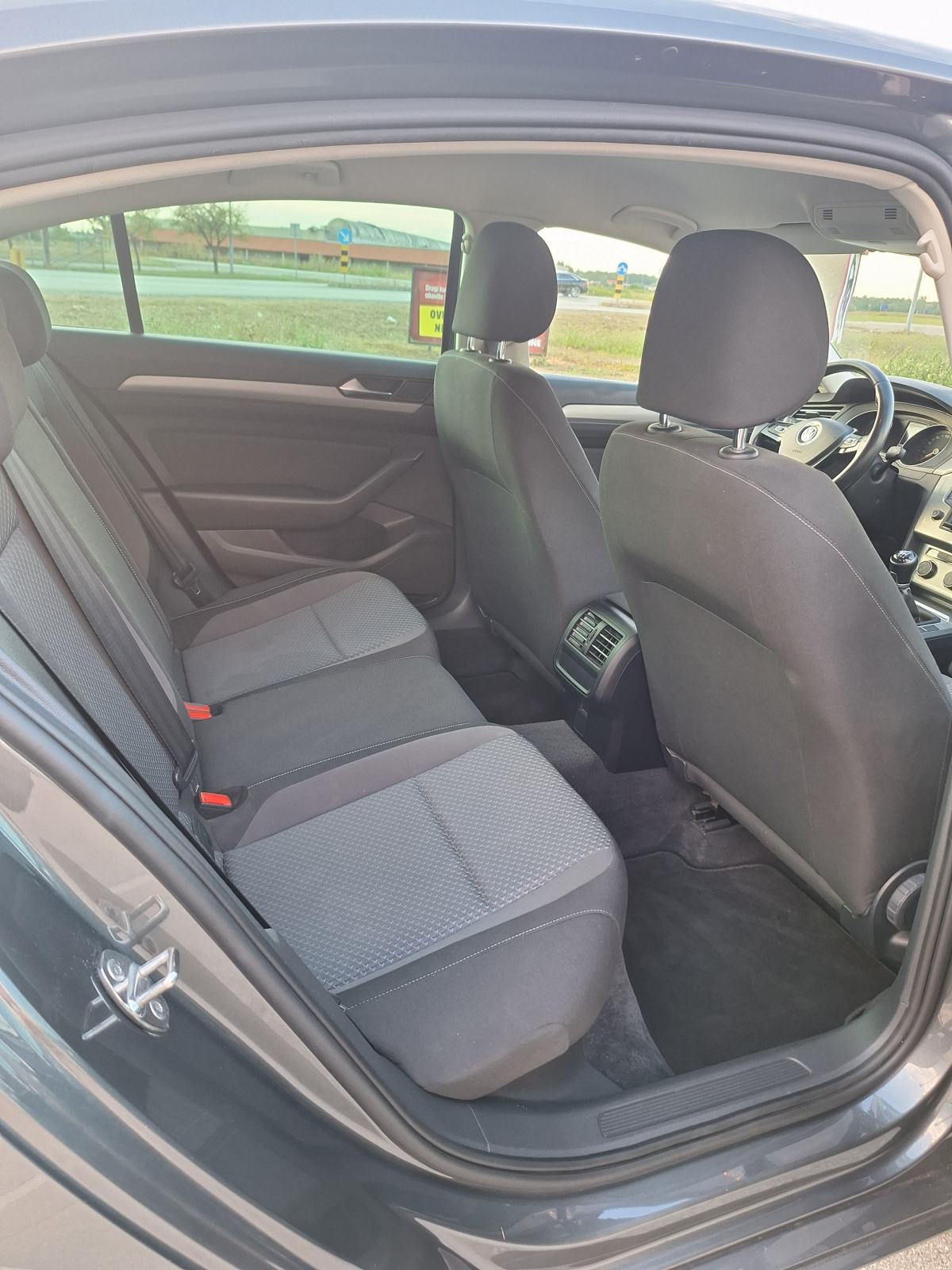 VW Passat B8 2.0 TDI 150 KS | 2015 | Servisna knj, fotografija 9