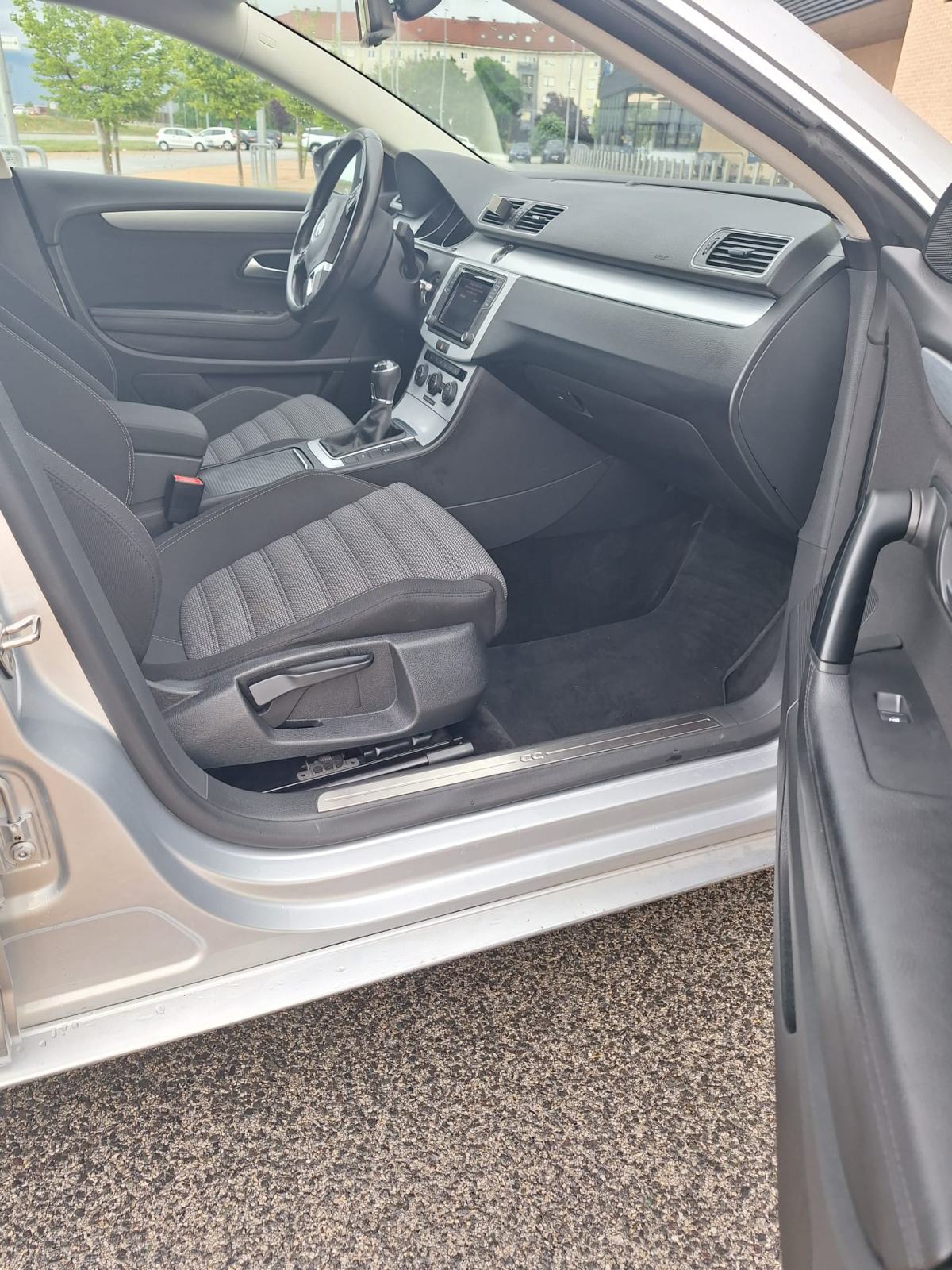 VW Passat CC 2,0 TDI , SAMO 114000 KM, bez ulaganja, nove gume, fotografija 4