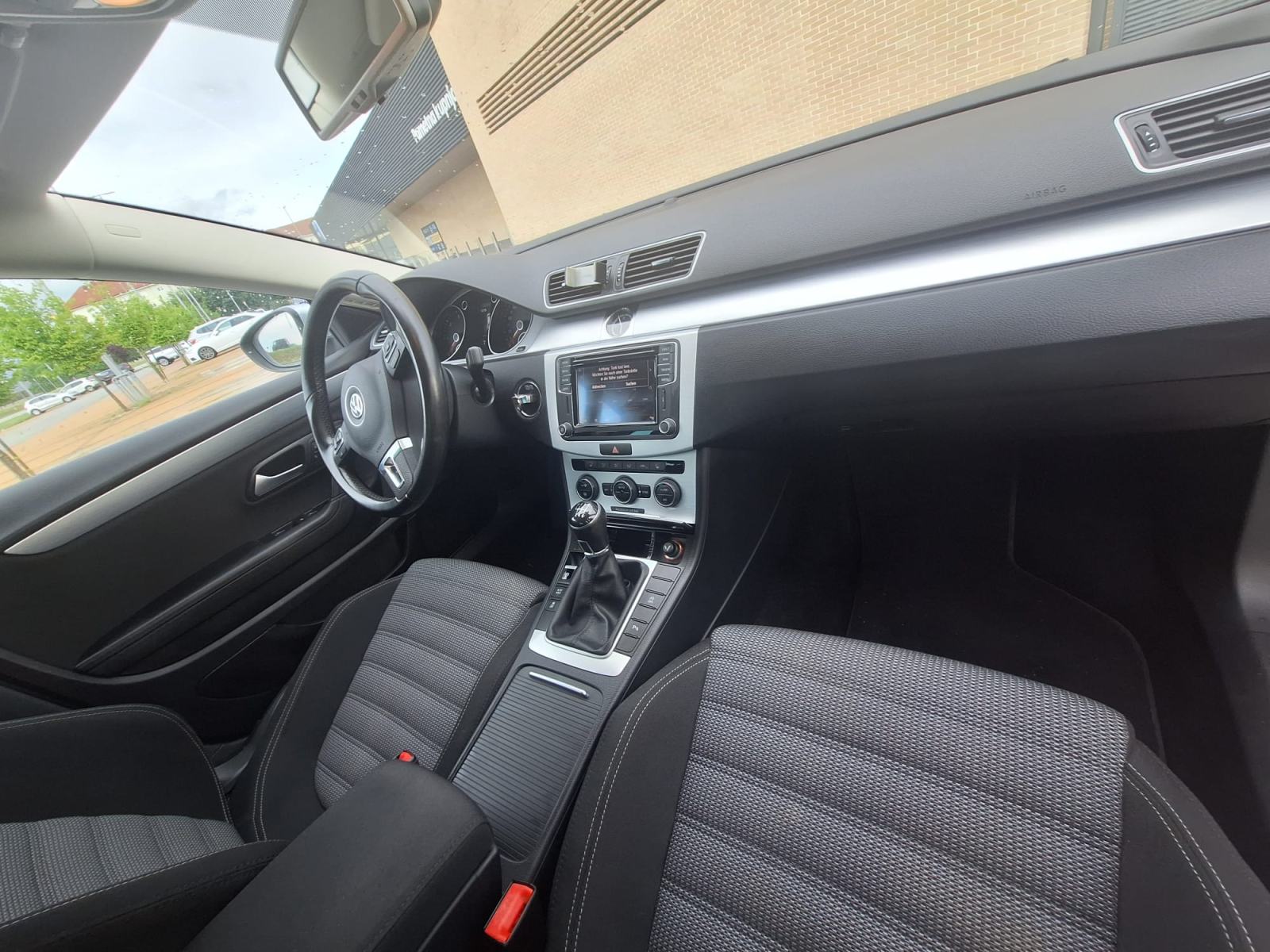 VW Passat CC 2,0 TDI , SAMO 114000 KM, bez ulaganja, nove gume, fotografija 8
