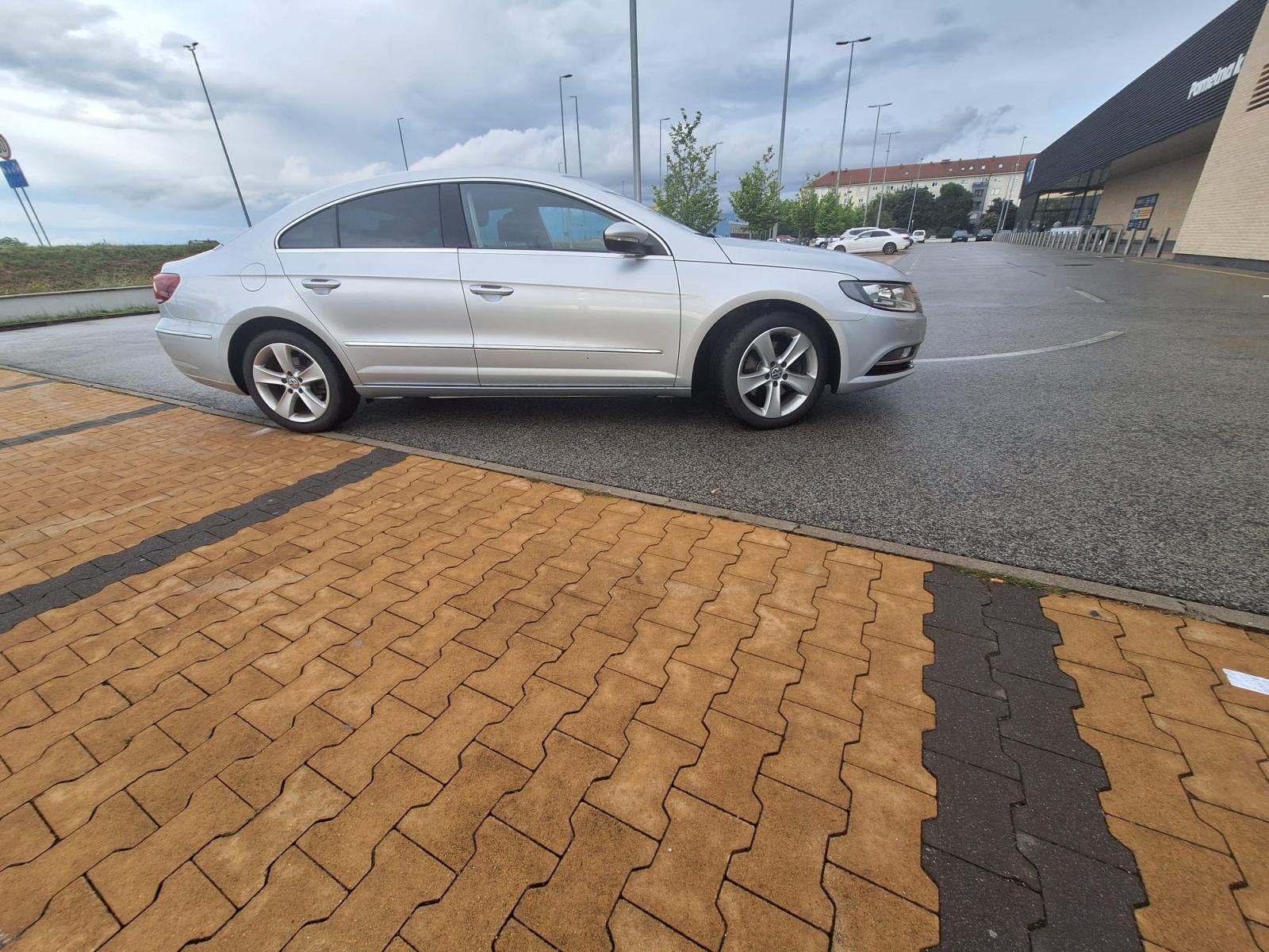 VW Passat CC 2,0 TDI , SAMO 114000 KM, bez ulaganja, nove gume, fotografija 9