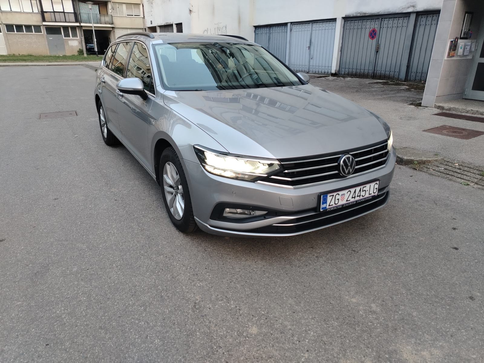VW Passat Variant 1,5 TSI 110kw DSG KUPLJEN NOVI U HR, fotografija 3