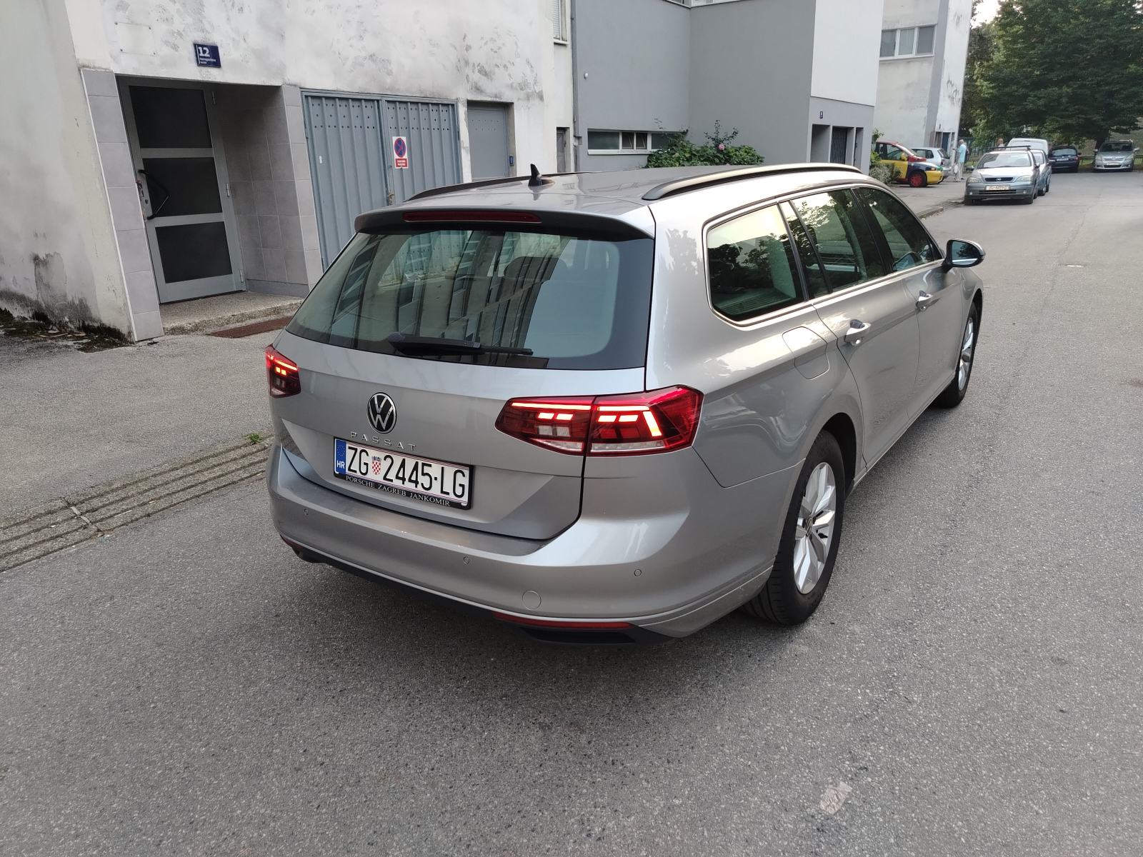 VW Passat Variant 1,5 TSI 110kw DSG KUPLJEN NOVI U HR, fotografija 4