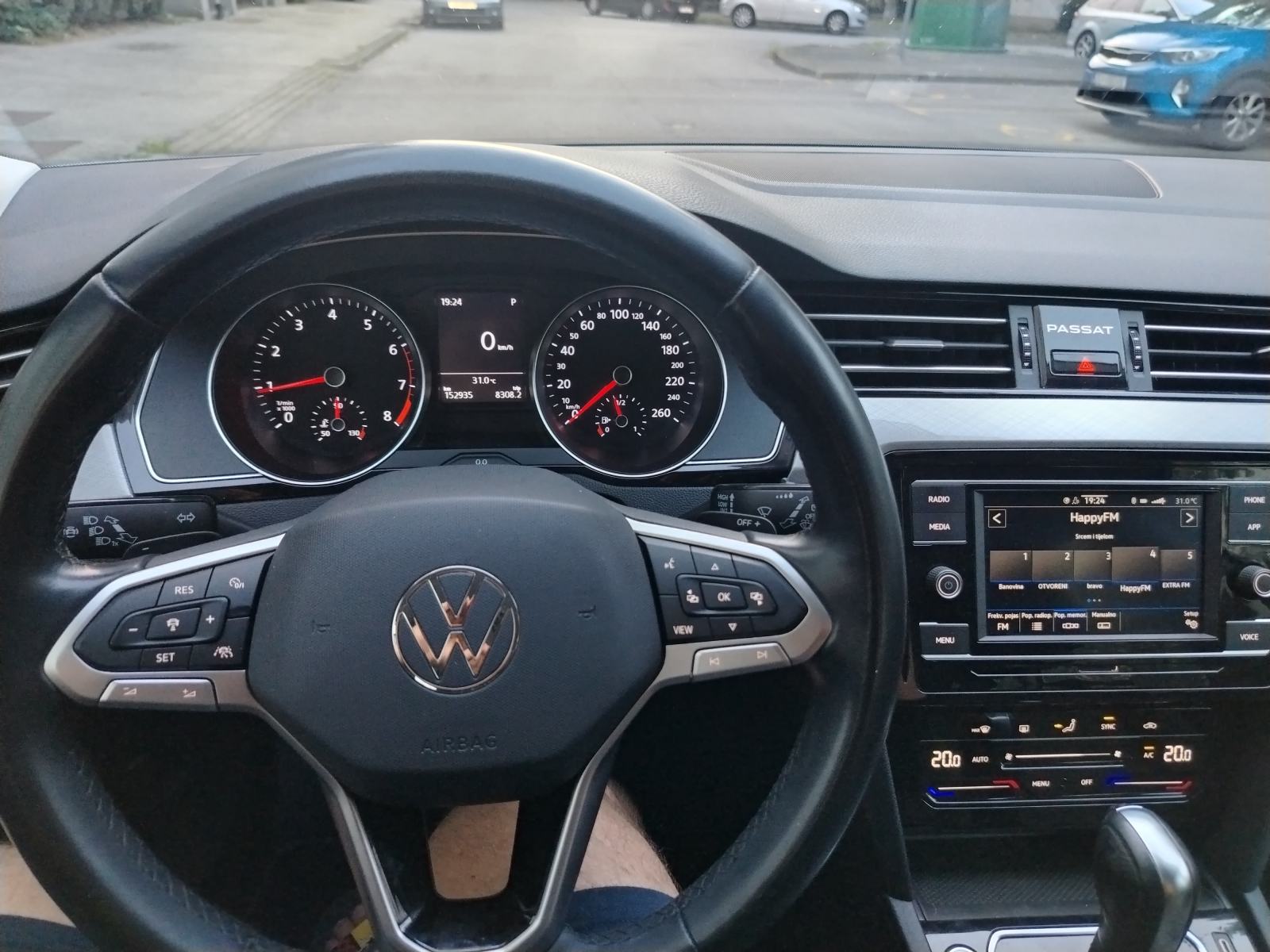 VW Passat Variant 1,5 TSI 110kw DSG KUPLJEN NOVI U HR, fotografija 5